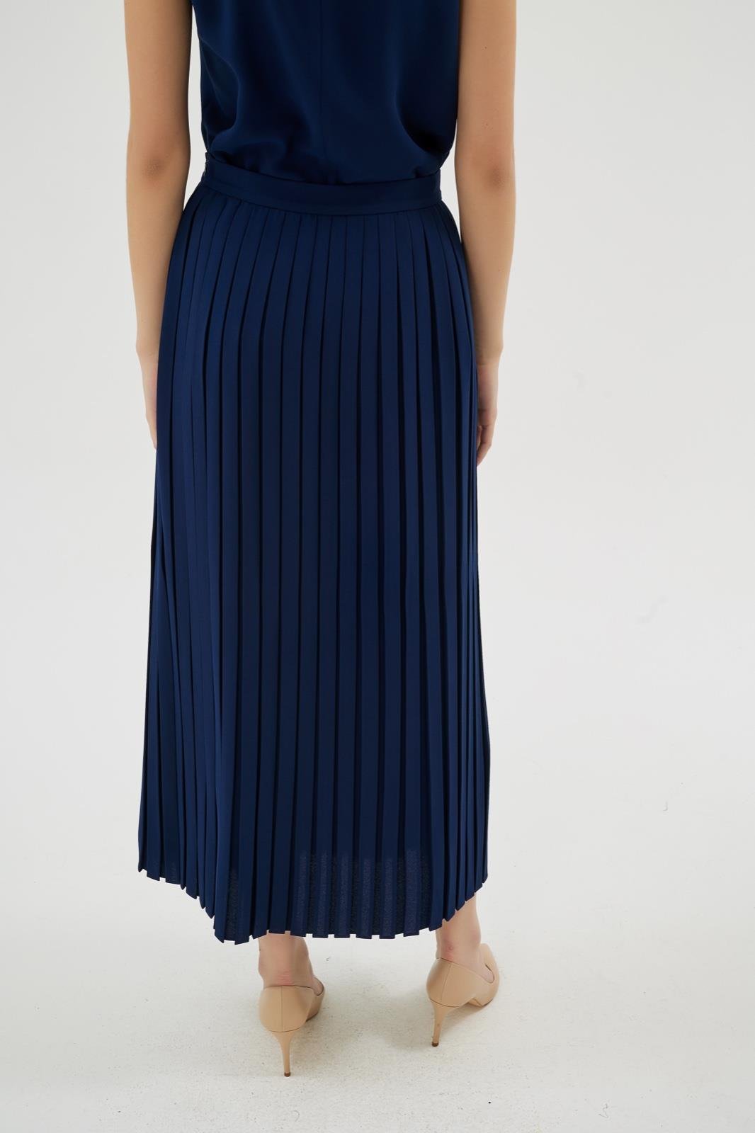 Liliana Etek Lacivert