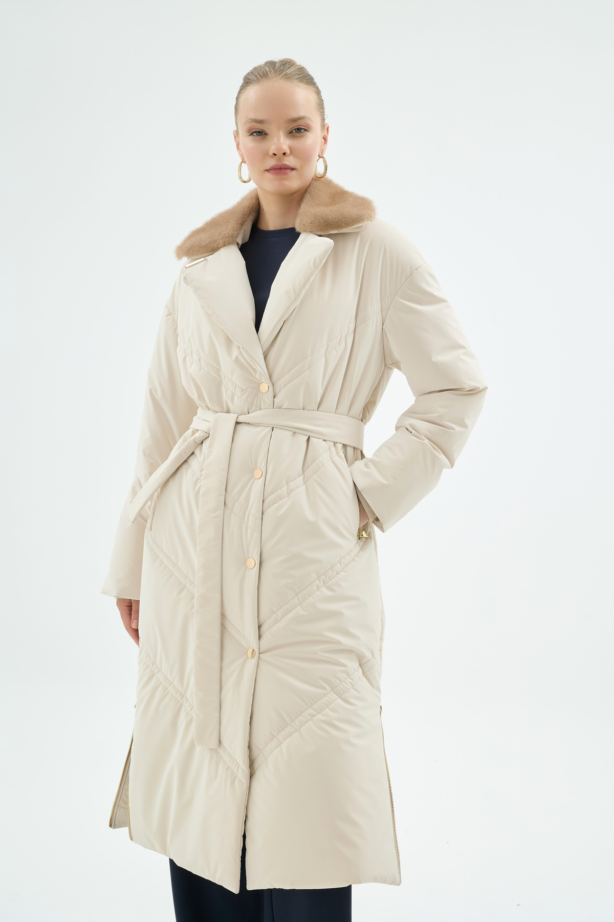 Long Fermuar Detaylı Fonksiyonel Kürk Yakalı Mont Ekru