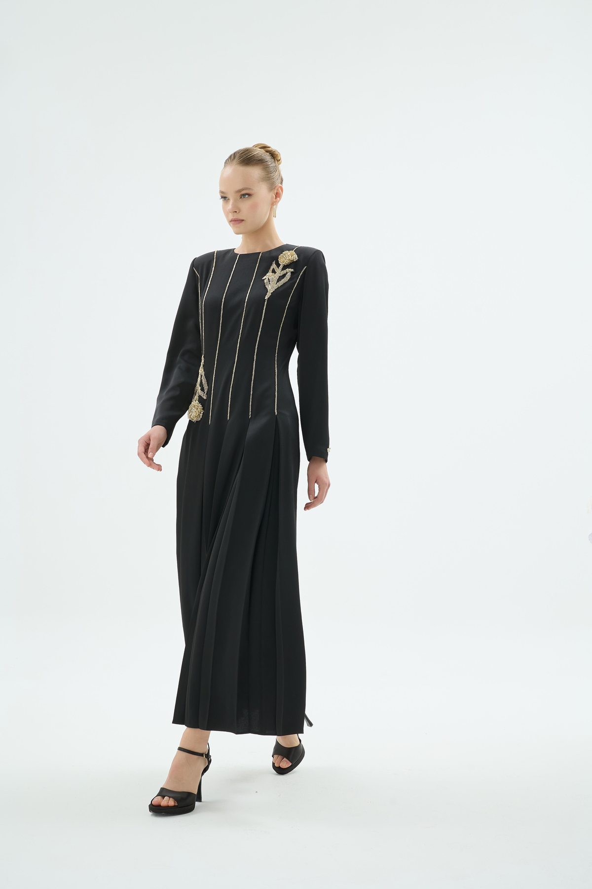 Mia Gül Motifli Taş İşleme Elbise Siyah