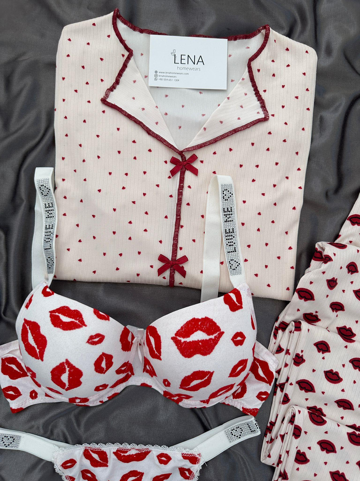 Ekru Dudak Desenli Dörtlü Pijama Seti