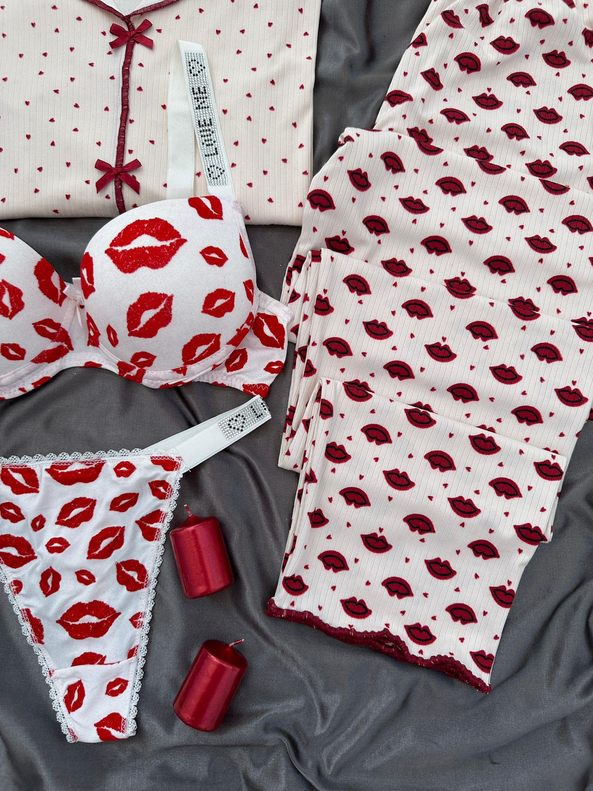 Ekru Dudak Desenli Dörtlü Pijama Seti