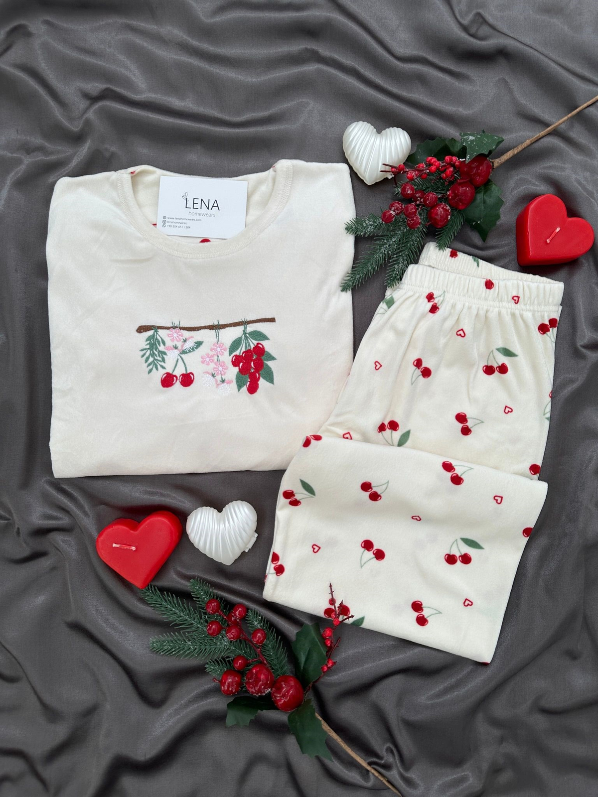 Ekru Kiraz Desenli Fransız Kadife Pijama Takımı