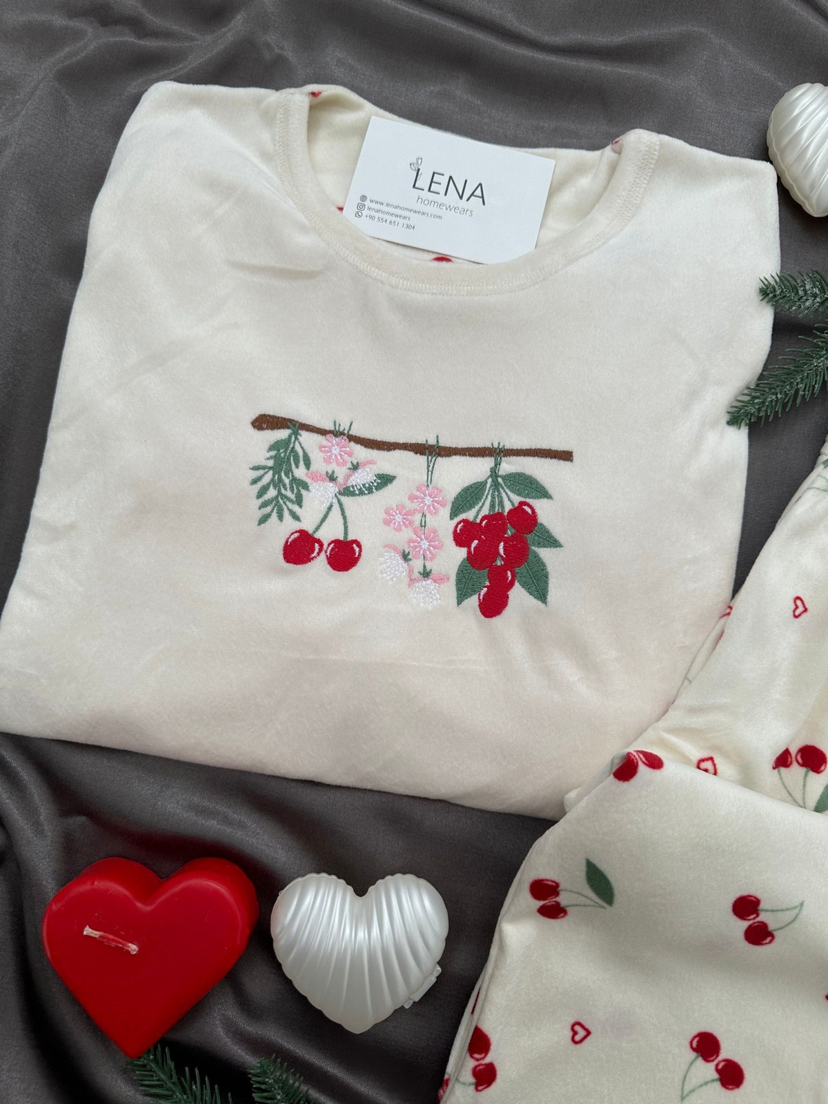 Ekru Kiraz Desenli Fransız Kadife Pijama Takımı