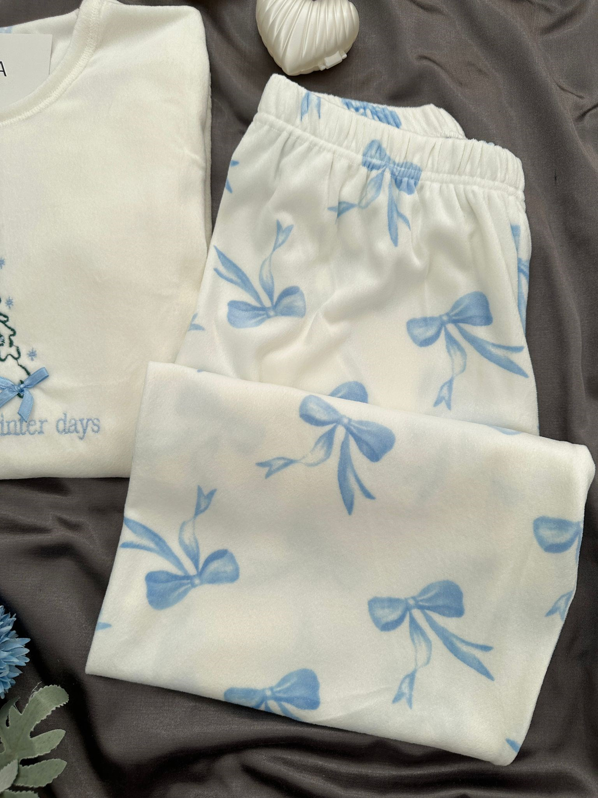 Kadın Ekru Kurdele Desenli Fransız Kadife Pijama Takımı