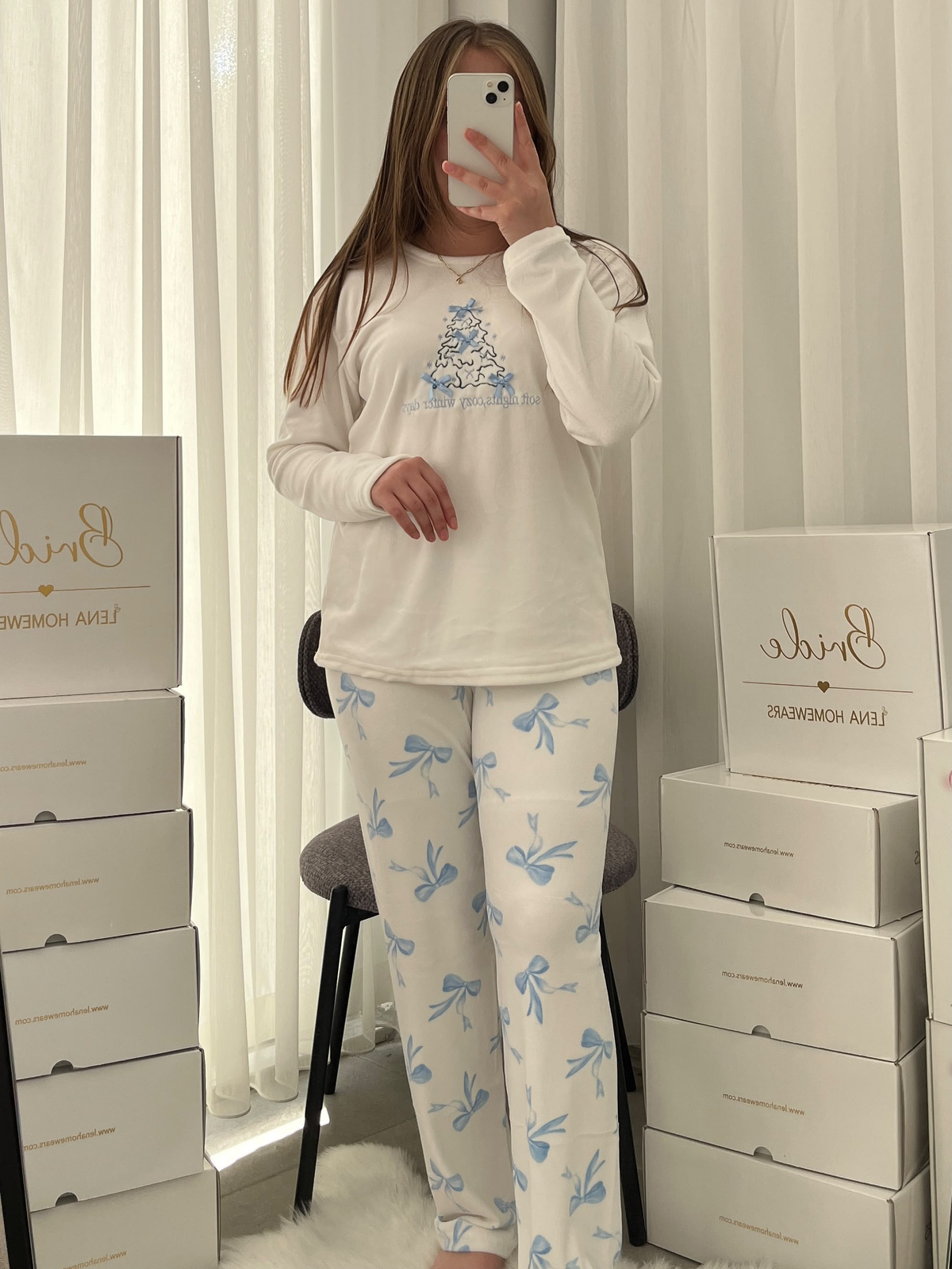 Kadın Ekru Kurdele İşlemeli Fransız Kadife Pijama Takımı