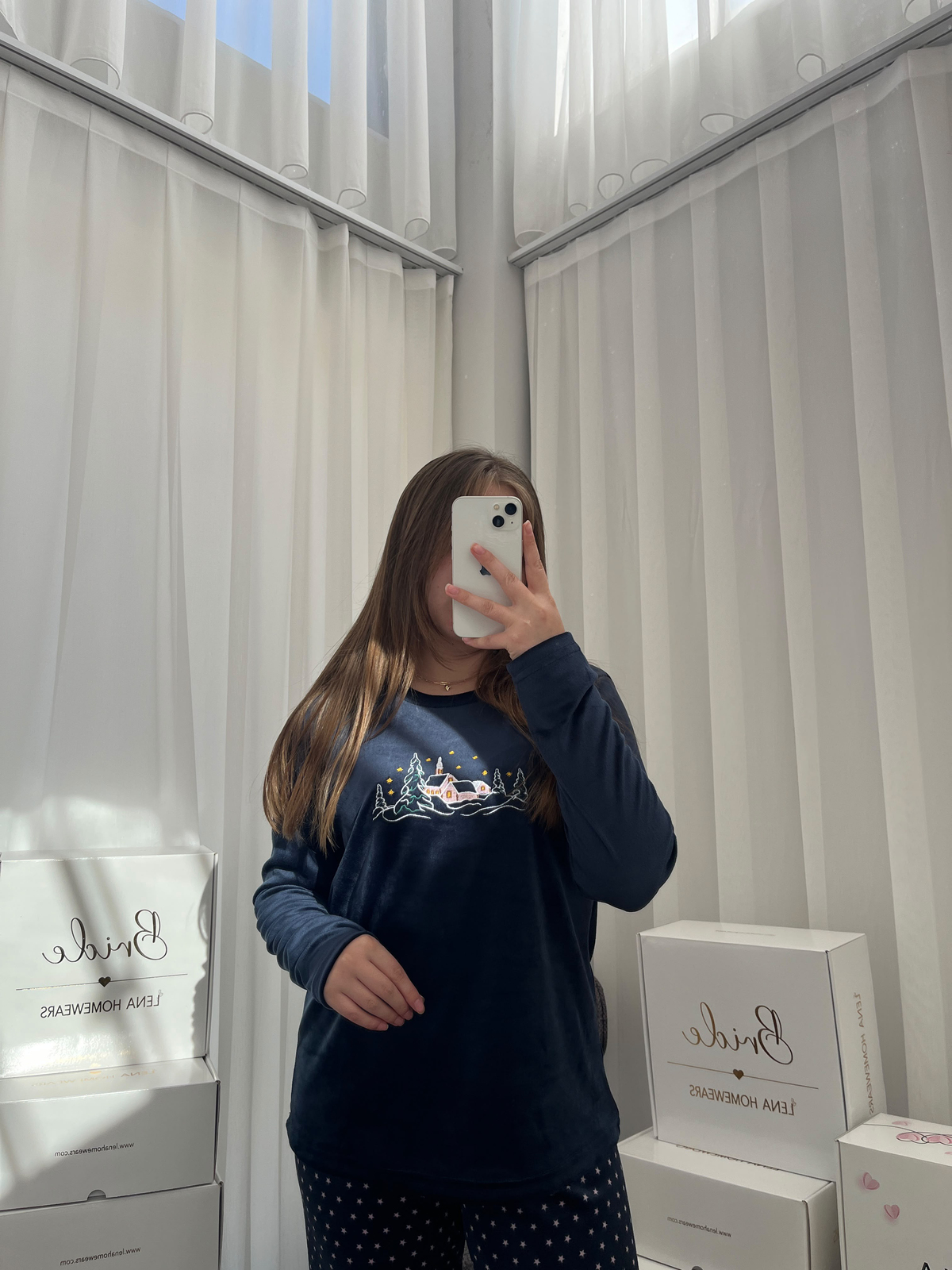 Kadın Lacivert İşlemeli Fransız Kadife Pijama Takımı