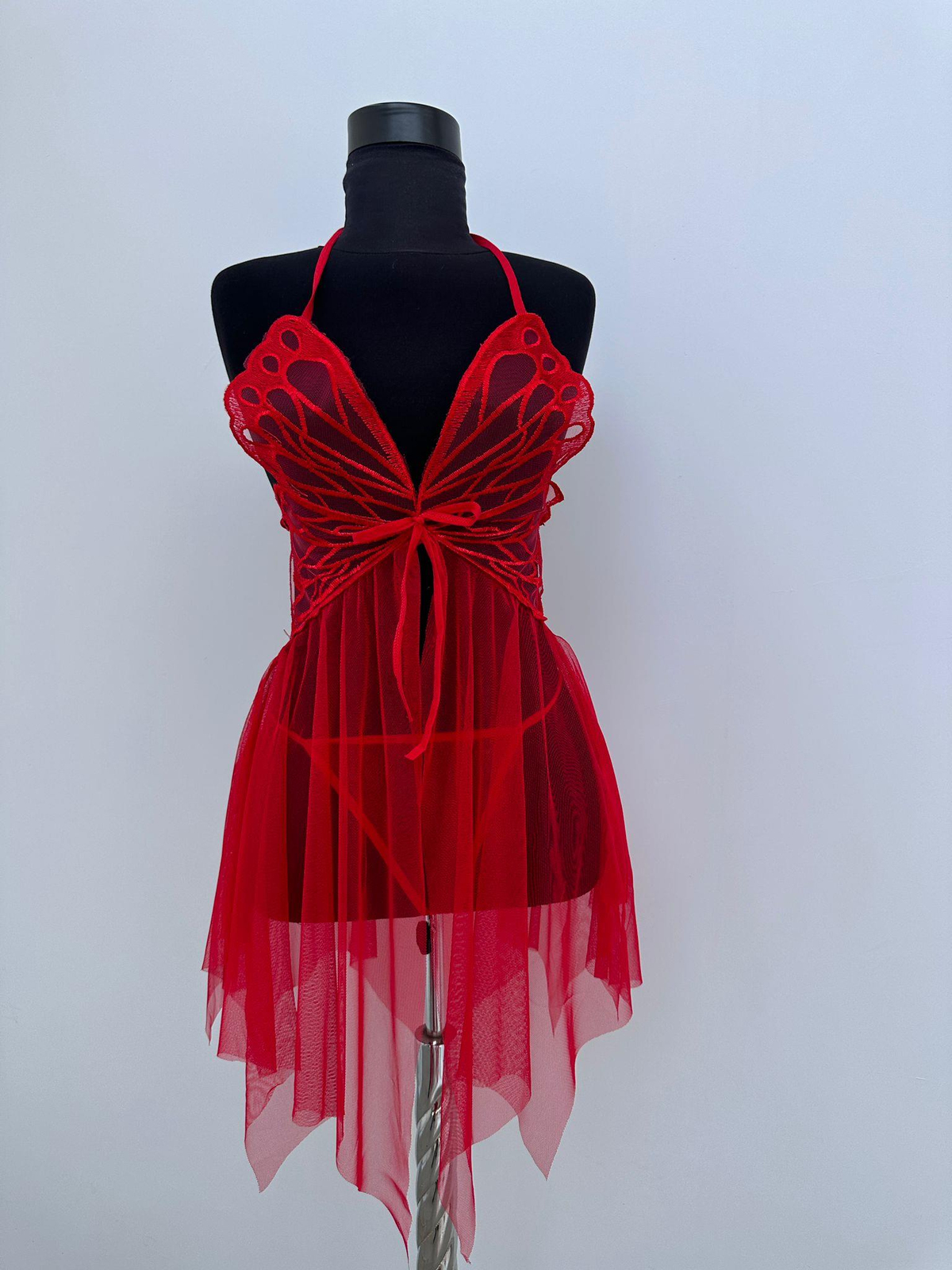 Kırmızı Kelebek Detaylı Fatnezi Gecelik