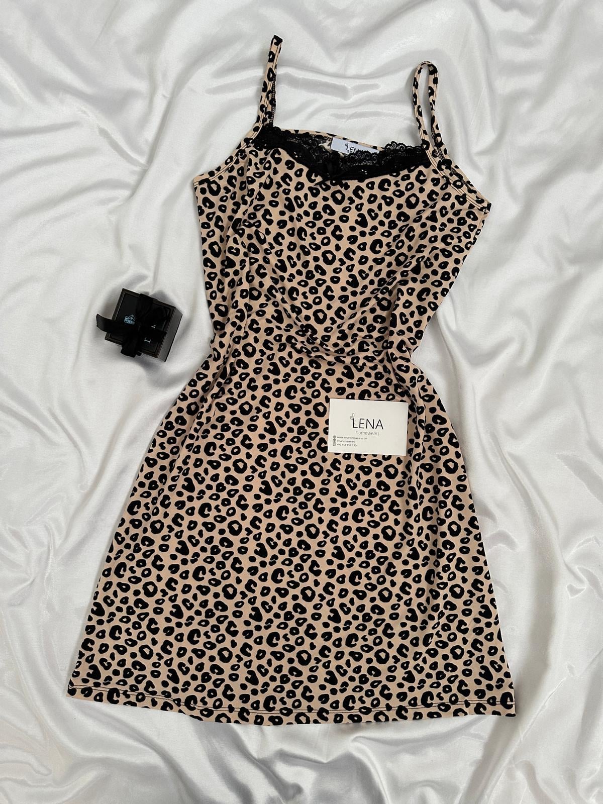 Leopar Desenli Gecelik Pijama Takımı