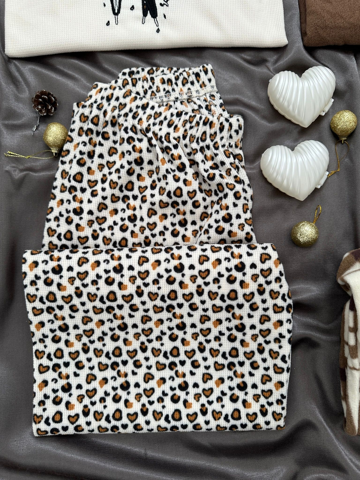 Leopar ve Kahve Ekose Günlük Rahat Sevgili Çift Uzun Kollu Pijama Takımı (2'li Set)