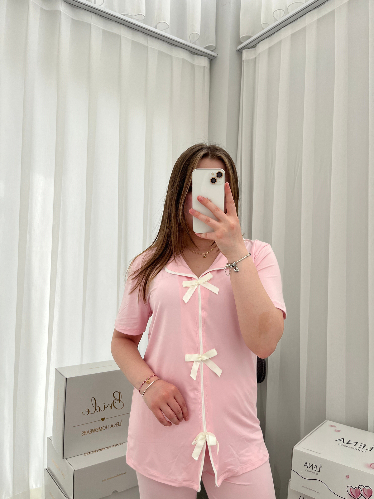 Pembe Önden Fiyonk Detaylı Pijama Takımı