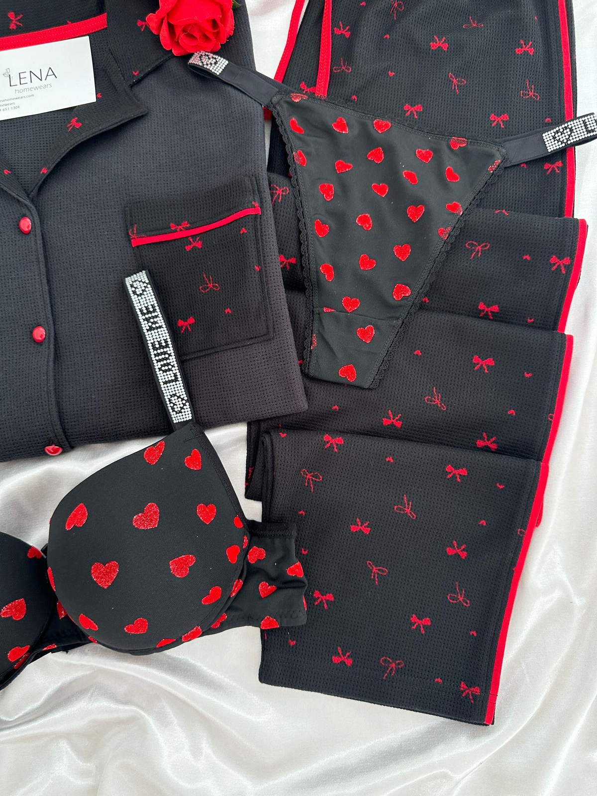 Siyah Fiyonklu Dantel Şeritli Dörtlü Pijama Seti