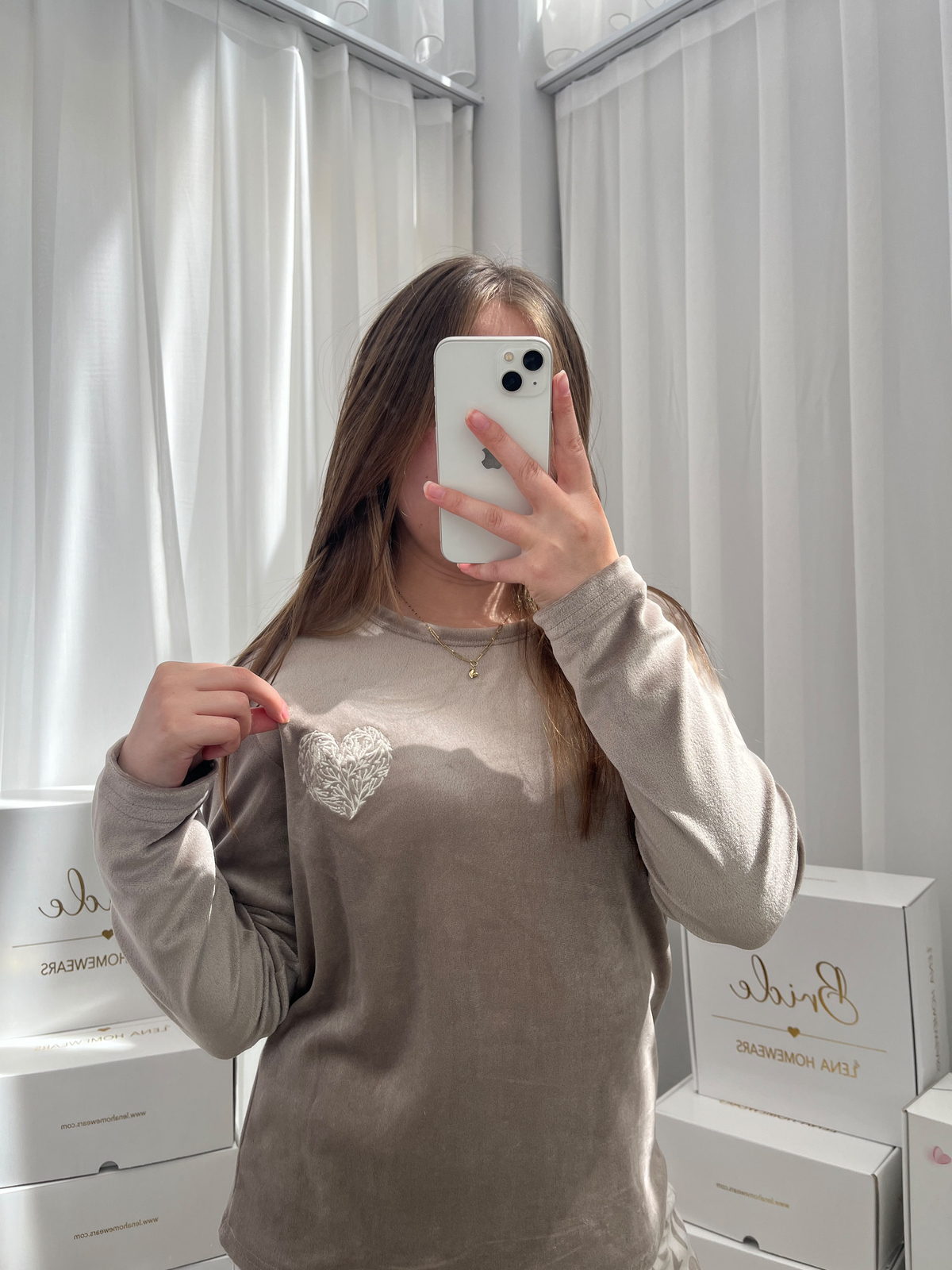 Vizon Yaprak İşlemeli Fransız Kadife Pijama Takımı