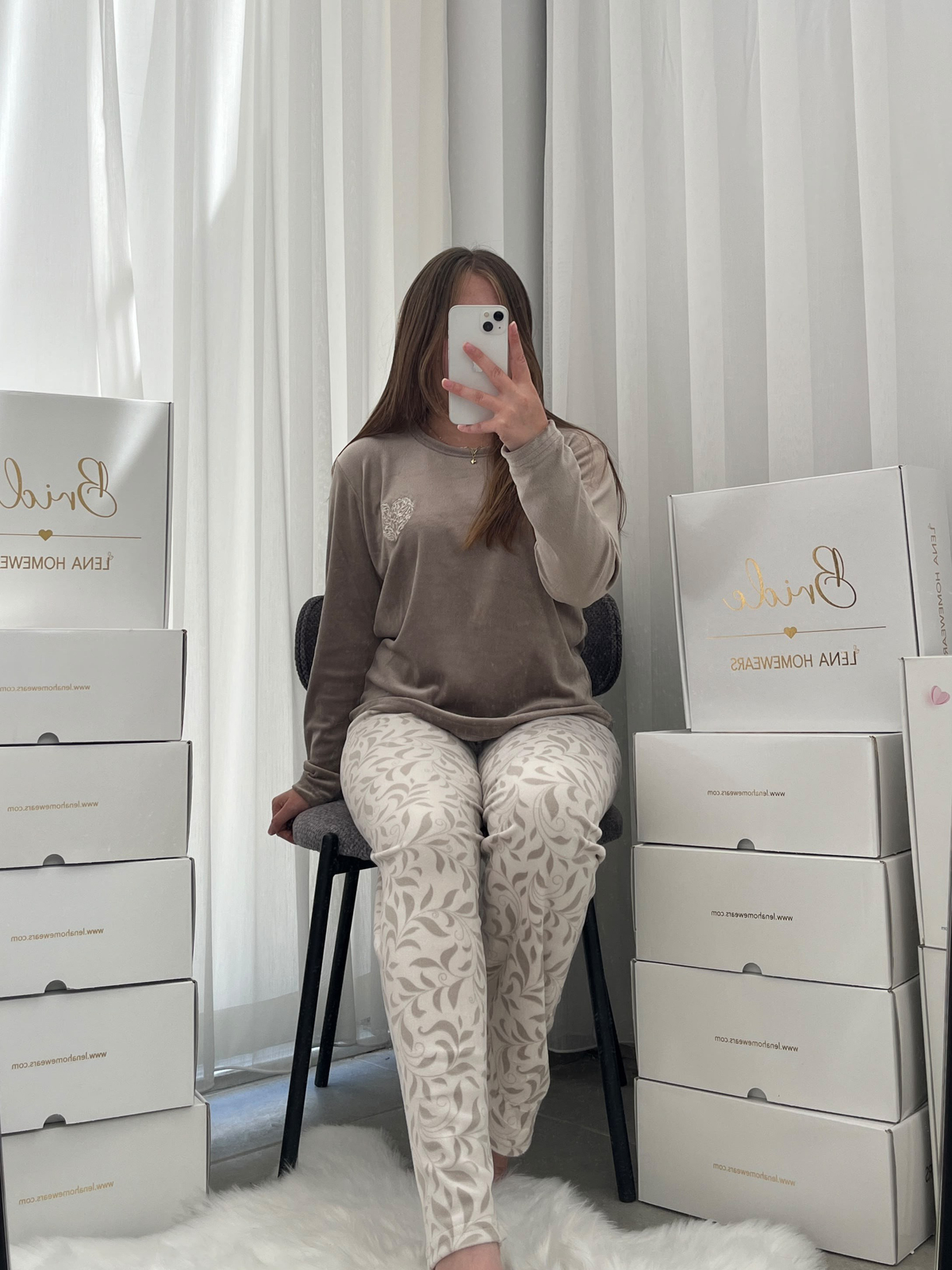 Vizon Yaprak İşlemeli Fransız Kadife Pijama Takımı