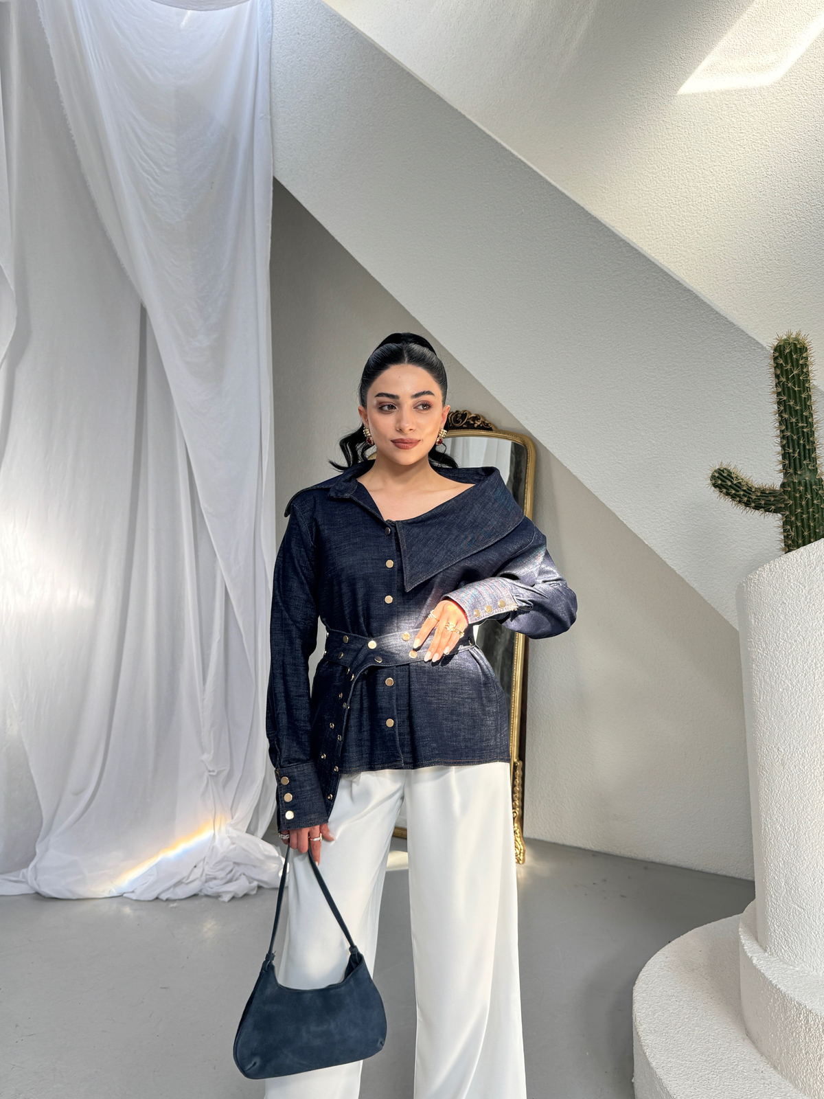 Asimetrik Yaka Kemerli Çıtçıtlı Denim Gömlek