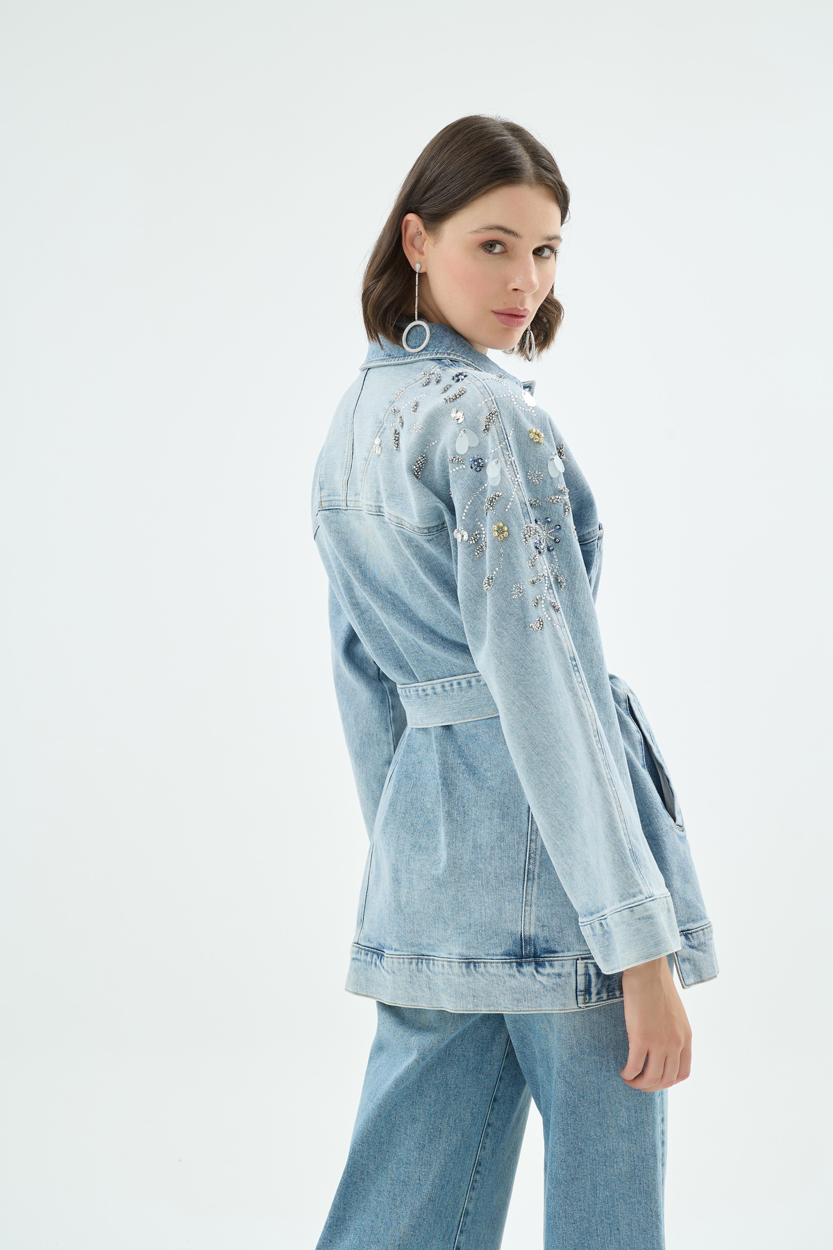 Santa Omuz İşlemeli Denim Ceket Açık Mavi