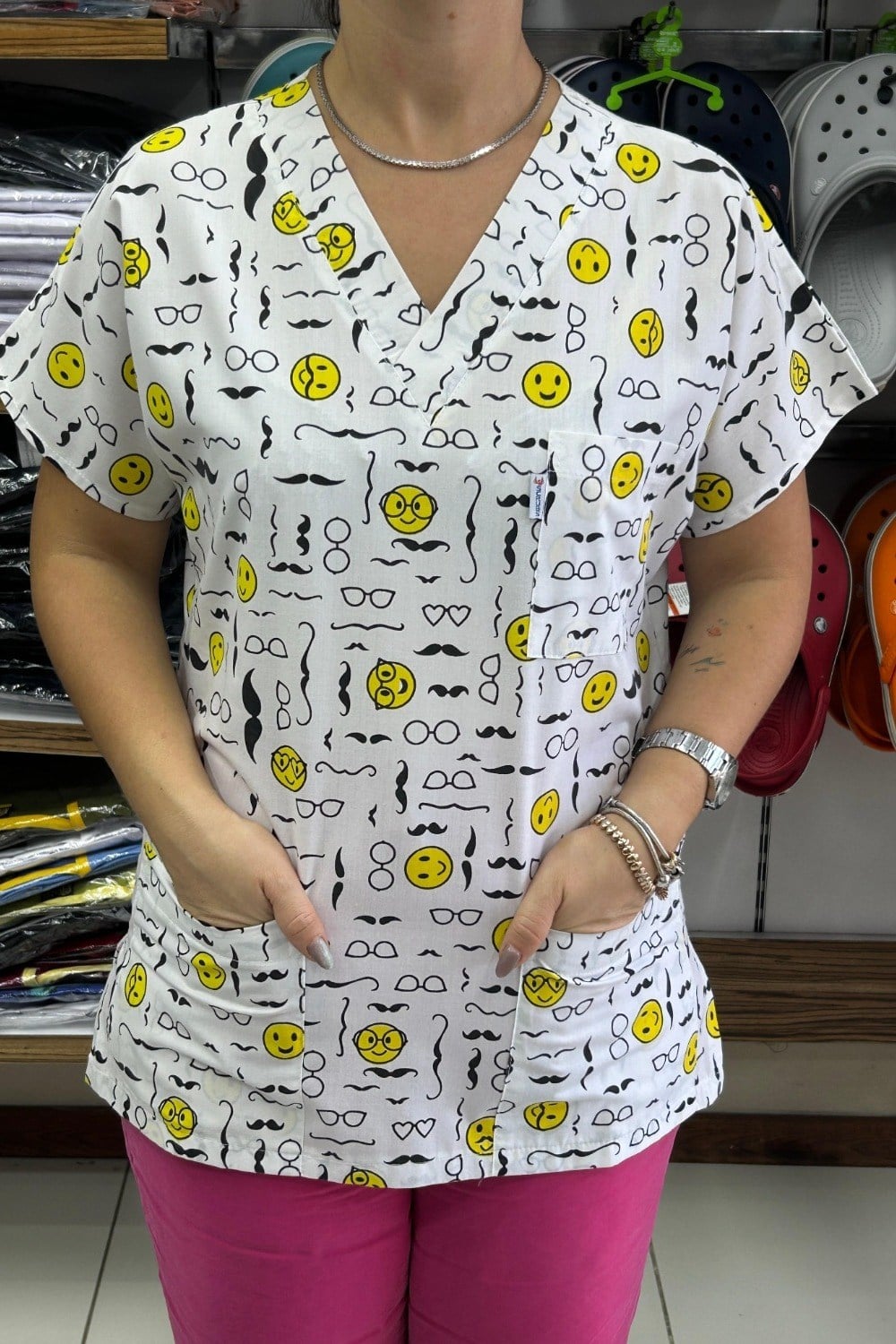 beyaz-emoji-desenli-ust-20-f7a.jpg