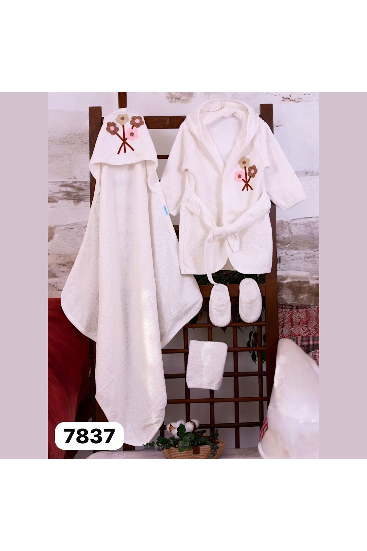 KIZ BEBEK 0-12 AY ÇİÇEK SÜZENELİ BORNOZ TAKIMI-SETİ