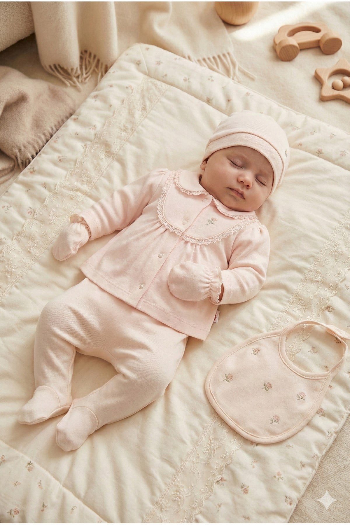 KIZ BEBEK %100 PAMUK ÇİÇEK NAKIŞLI 5'Lİ YENİDOĞAN HASTANE ÇIKIŞI ZIBIN SETİ KUTULU