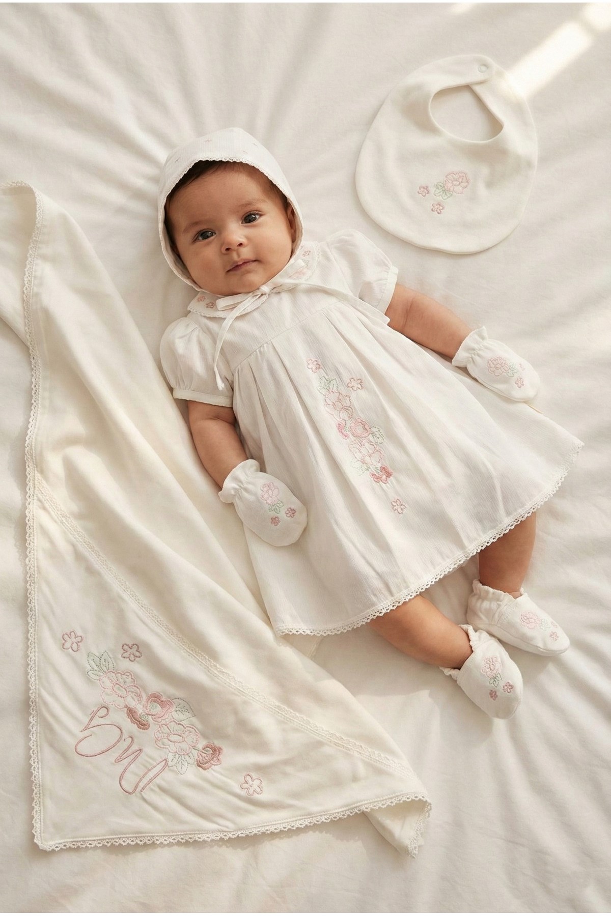 KIZ BEBEK %100 PAMUK ÇİÇEK NAKIŞLI ELBİSELİ BATTANİYELİ 6'LI YENİDOĞAN HASTANE ÇIKIŞI ZIBIN SETİ