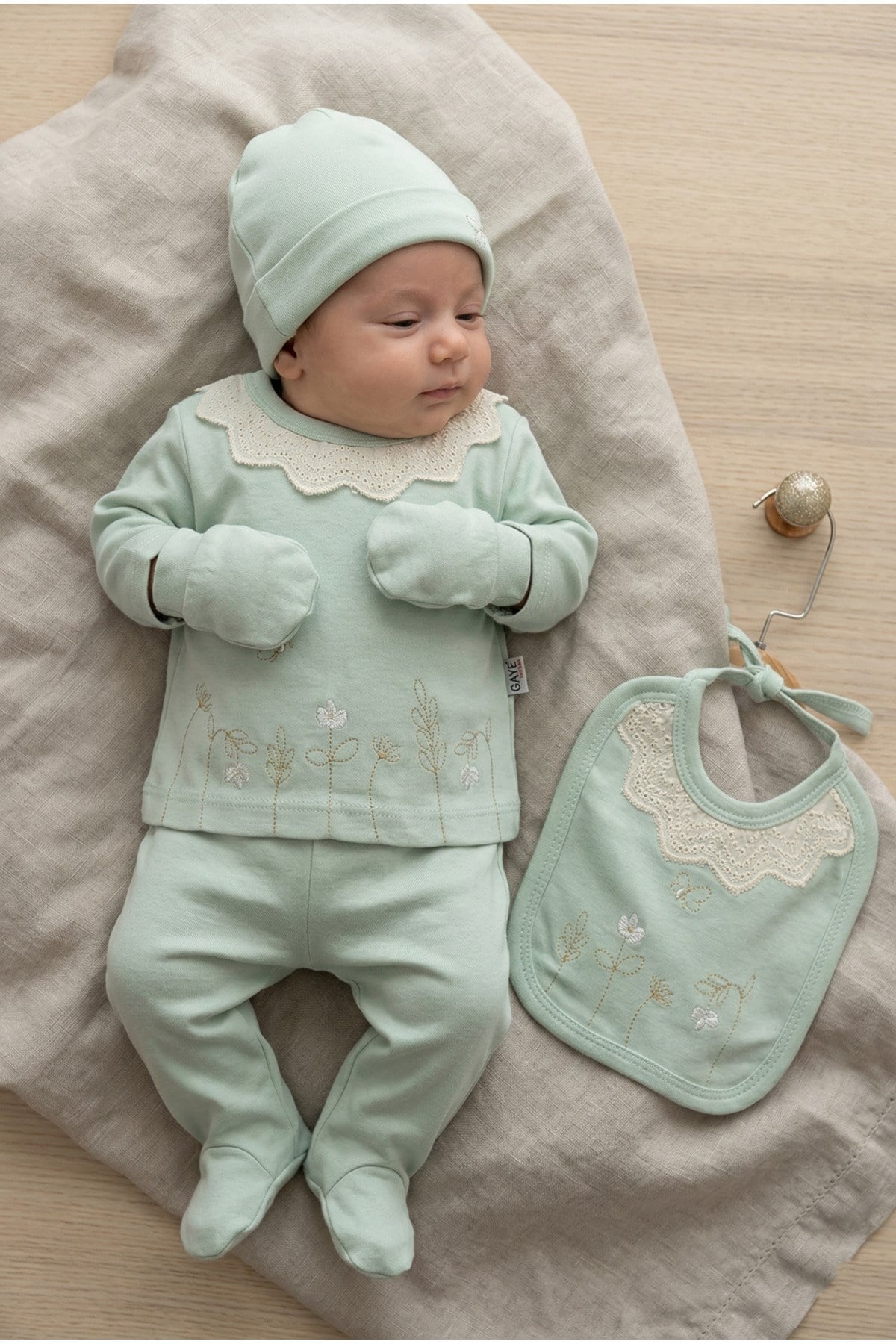KIZ BEBEK DANTELLİ ÇİÇEK NAKIŞLI %100 PAMUK 0-3 AY 5'Lİ YENİDOĞAN HASTANEÇIKIŞI ZIBIN SETİ