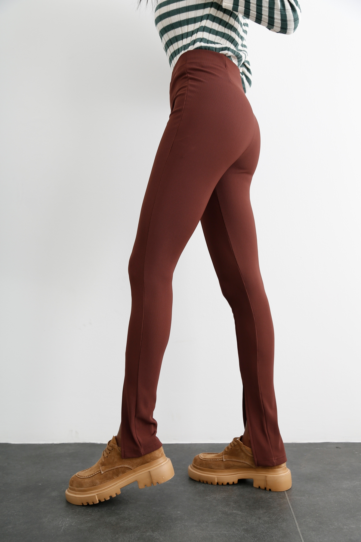 Acı Kahve Paçası Yırtmaçlı Stretch Pantolon 70926