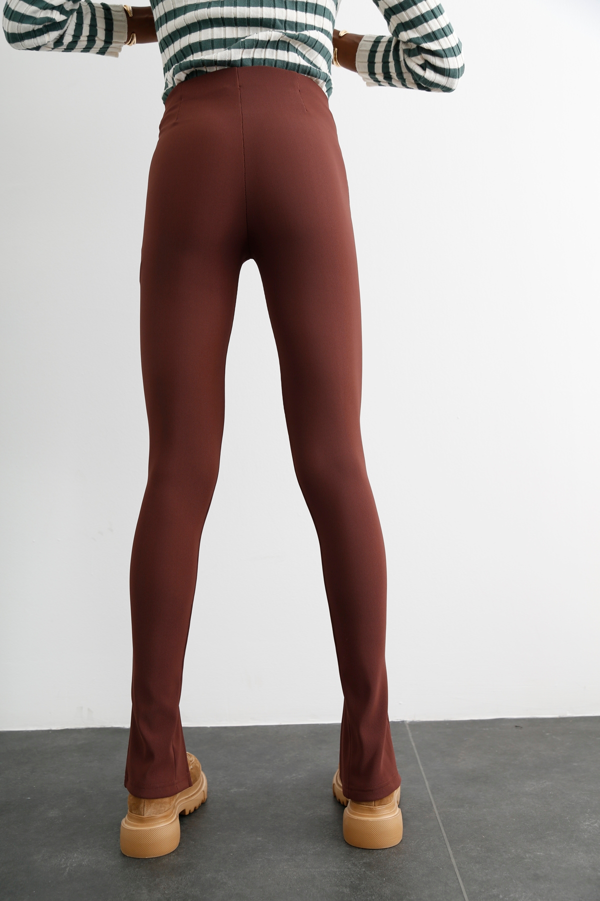 Acı Kahve Paçası Yırtmaçlı Stretch Pantolon 70926