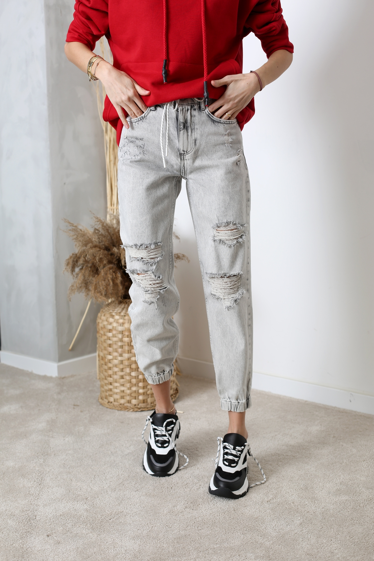 Açık Gri Bağcıklı Yırtıklı Jean 