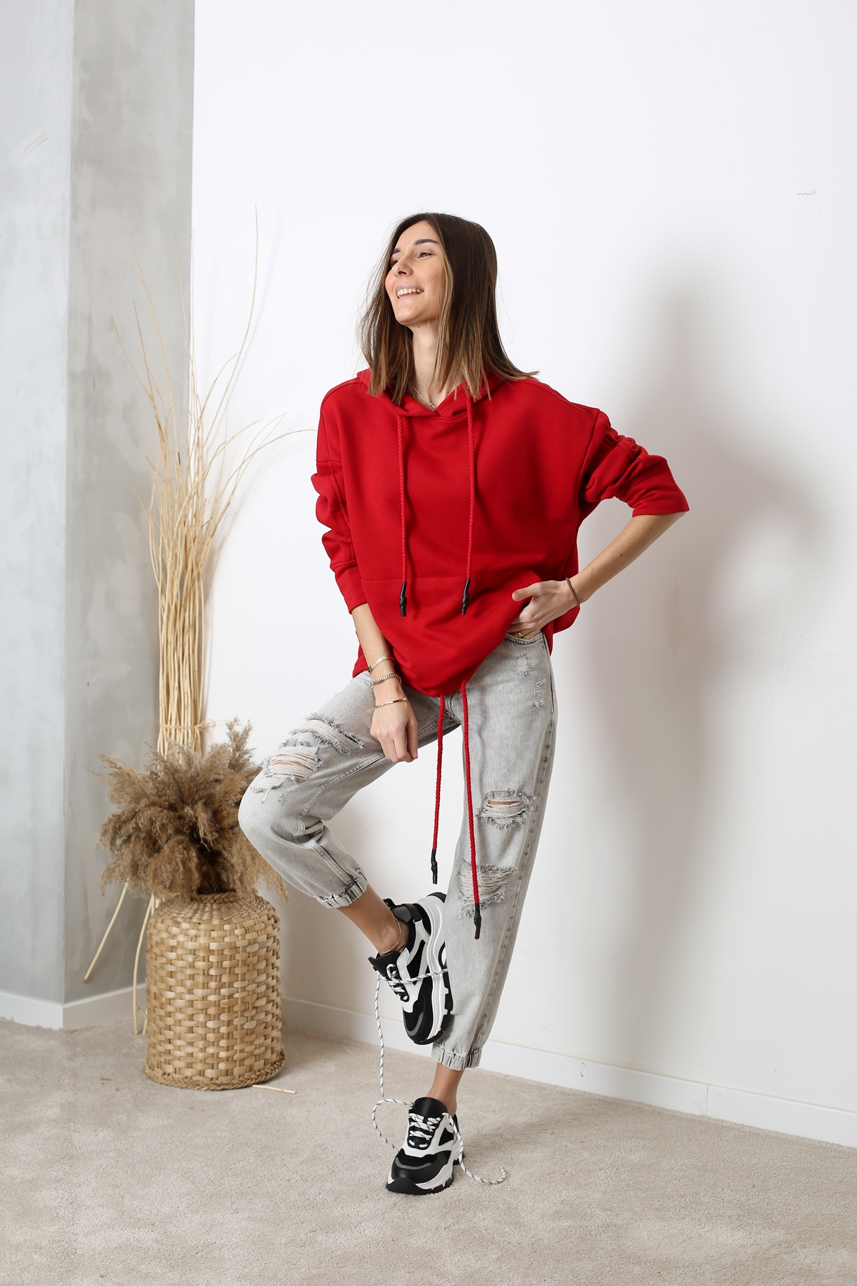 Açık Gri Bağcıklı Yırtıklı Jean 