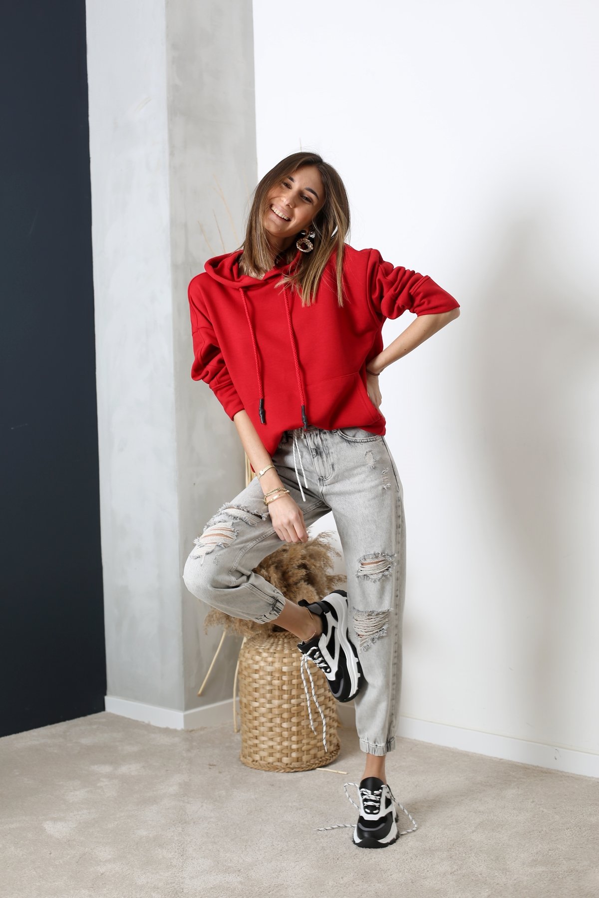 Açık Gri Bağcıklı Yırtıklı Jean 