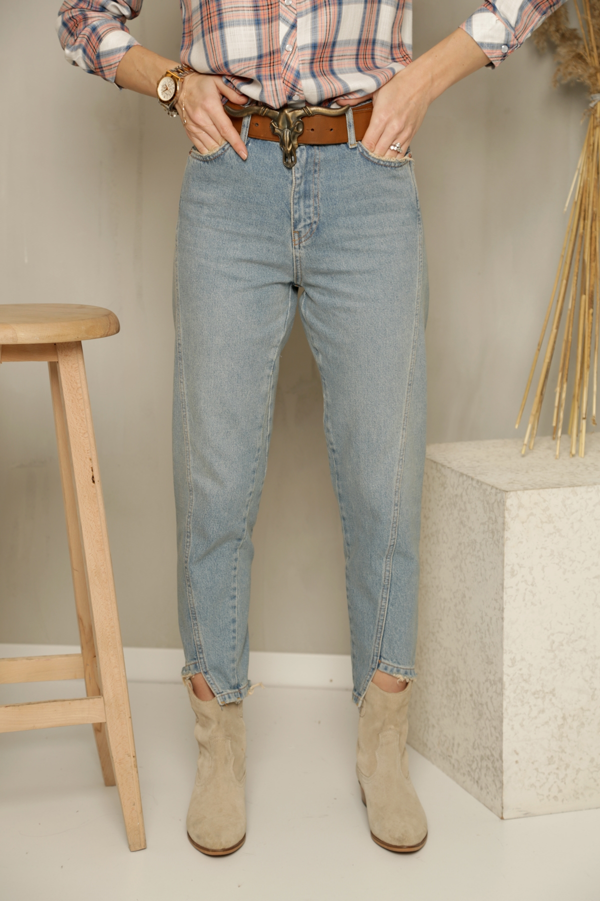 Açık Mavi Asimetrik Dikişli Mom Jean 503