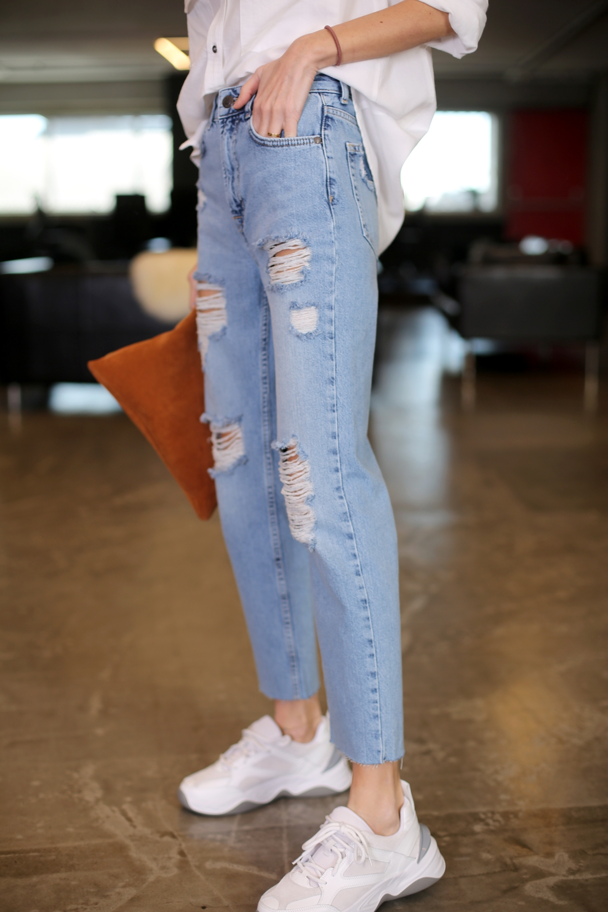 Açık Mavi Kesik Paça Yırtıklı Jean U443