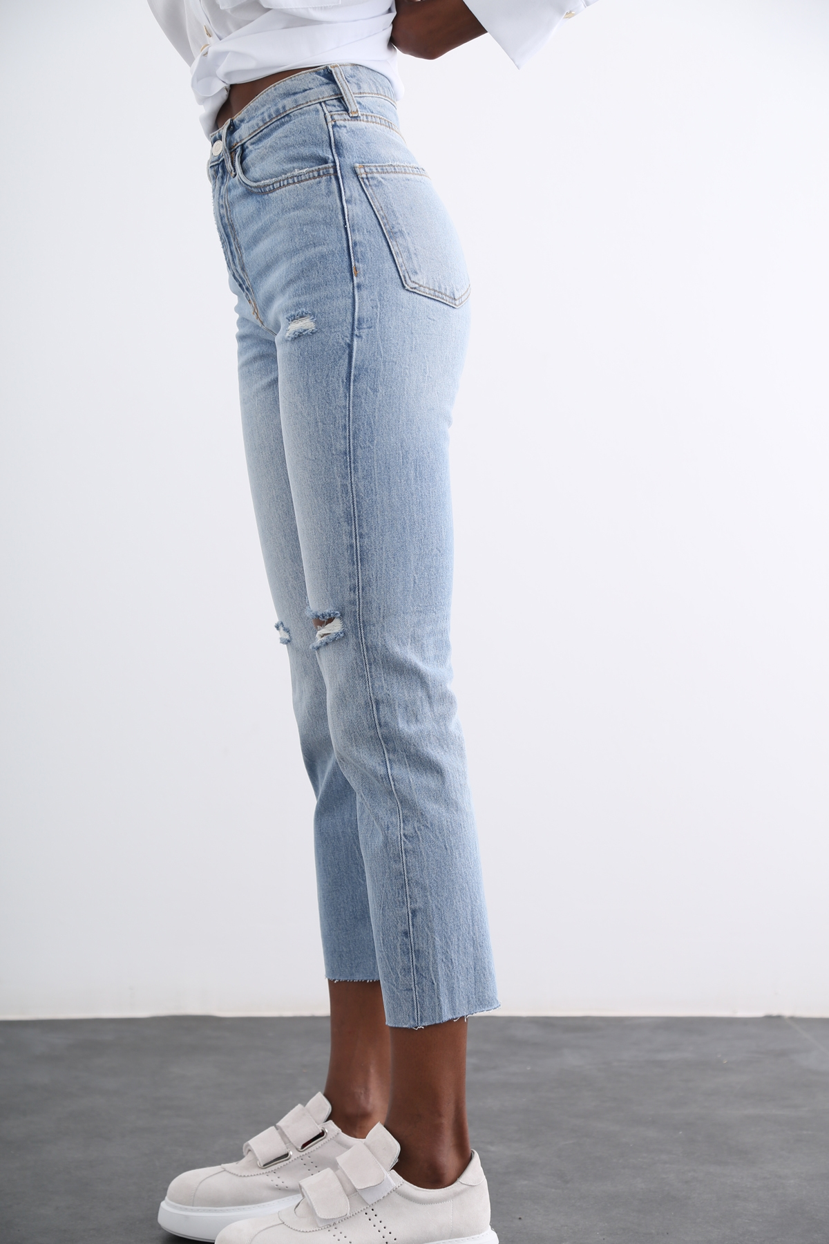 Açık Mavi Yüksek Bel Yırtıklı Boy Fit Jean 