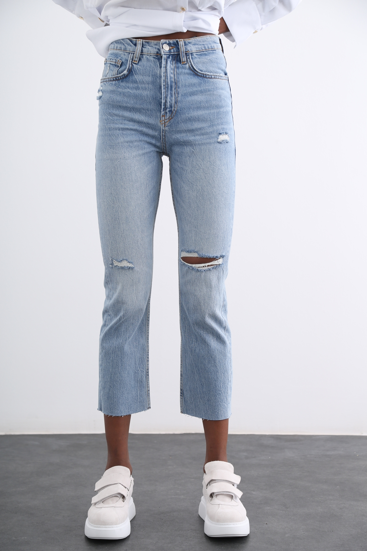 Açık Mavi Yüksek Bel Yırtıklı Boy Fit Jean 