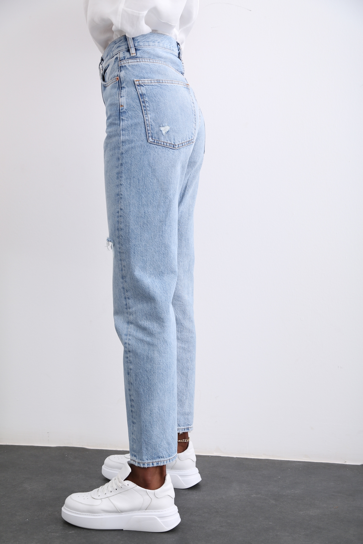 Açık Mavi Yüksek Bel Yırtıklı Boyfriend Jean 
