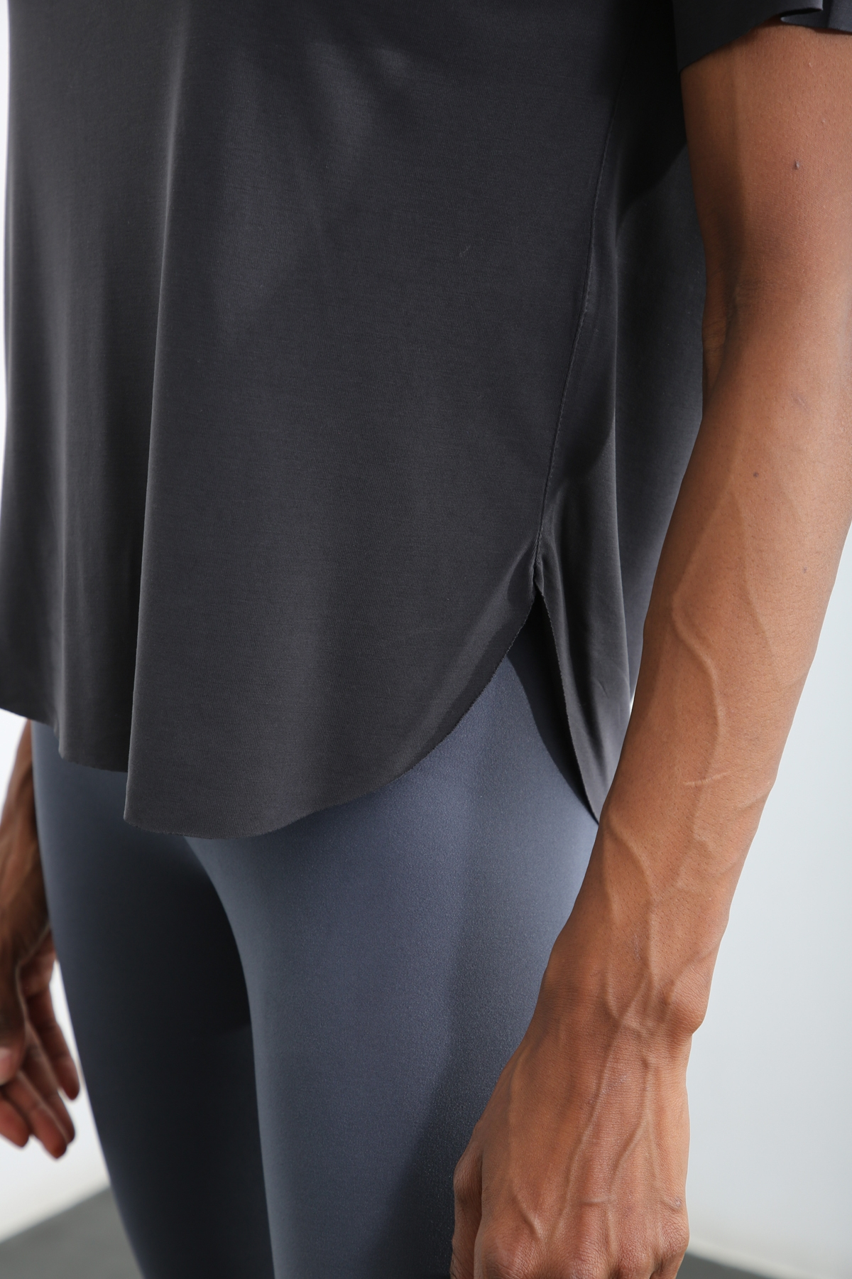 Antrasit Bisiklet Yaka Basic Tshirt 