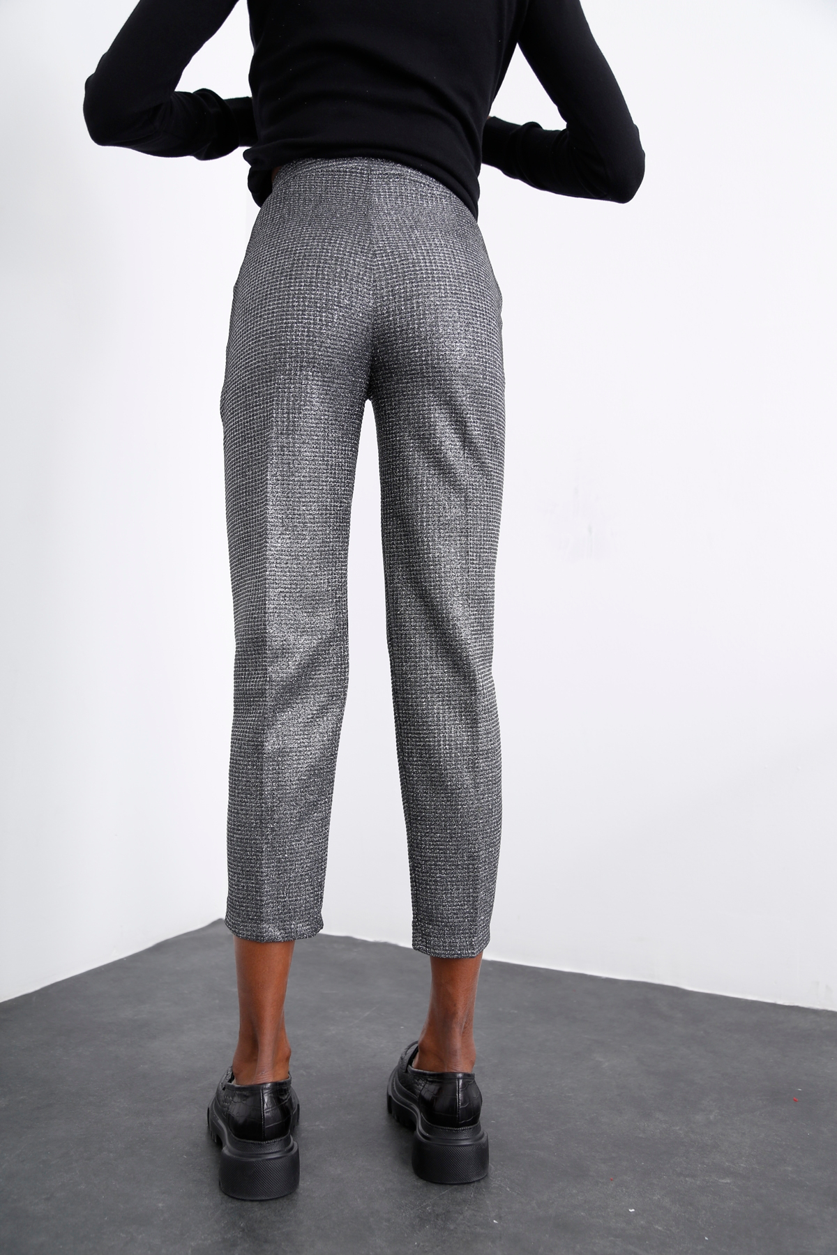 Antrasit Simli Havuç Pantolon 