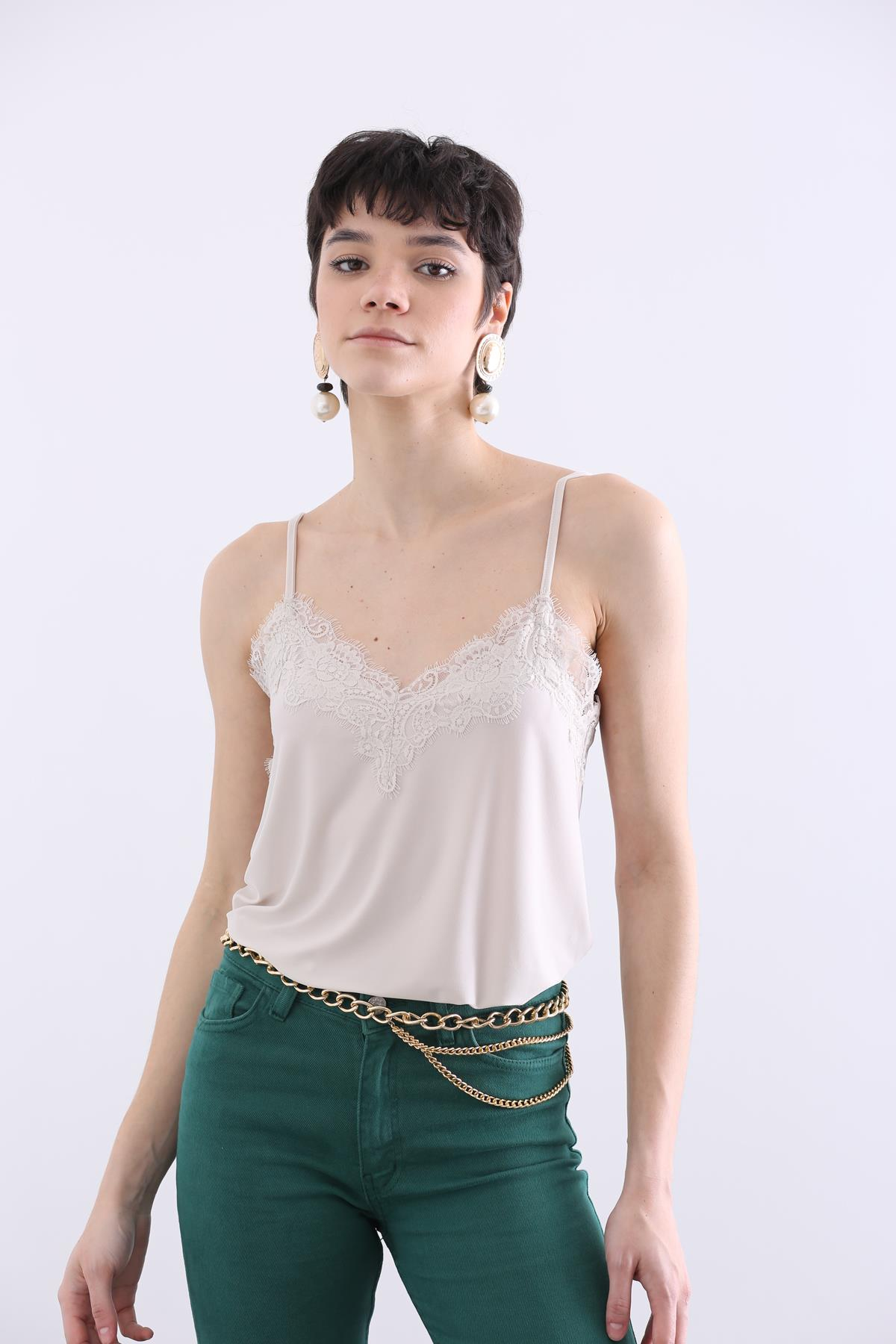 Bej Ayarlanabilir Askılı Dantelli Bluz 