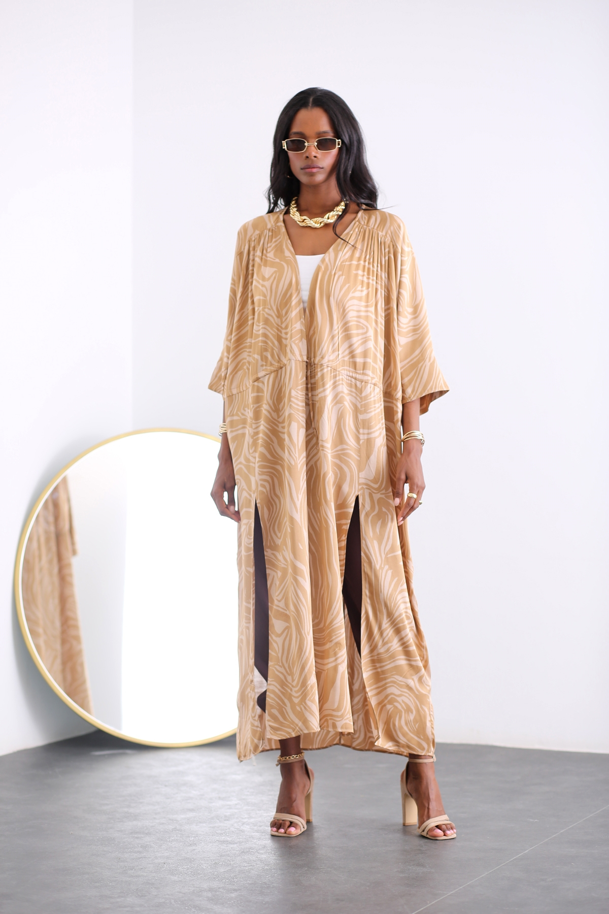 Bej Beli Büzgülü Kimono 