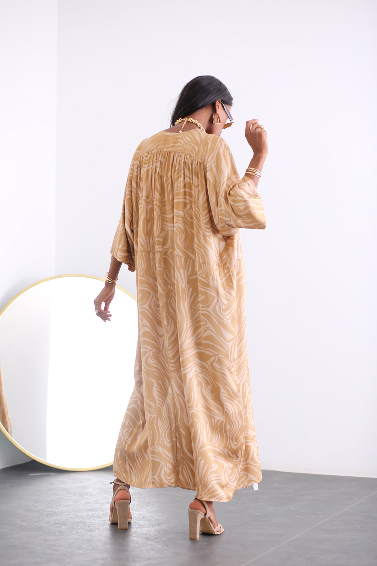 Bej Beli Büzgülü Kimono 