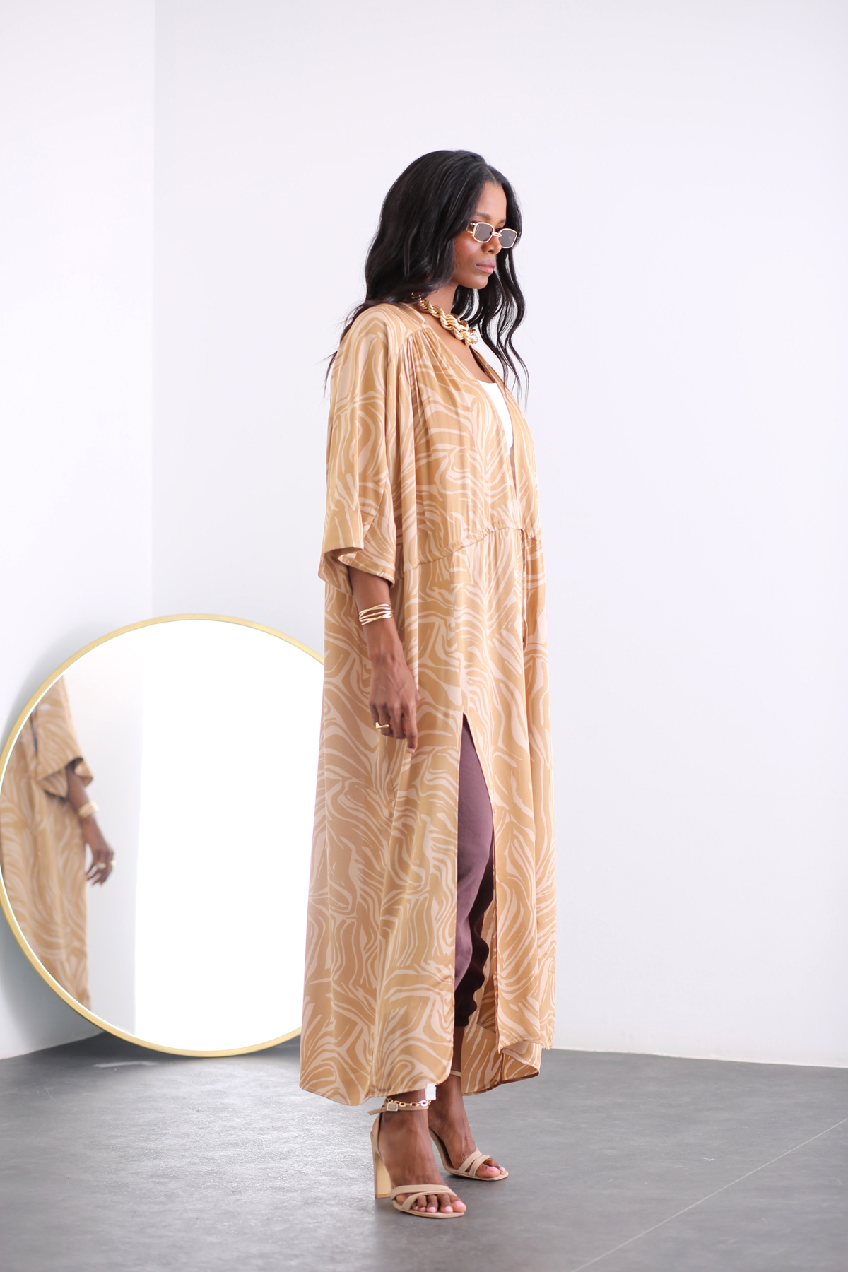 Bej Beli Büzgülü Kimono 