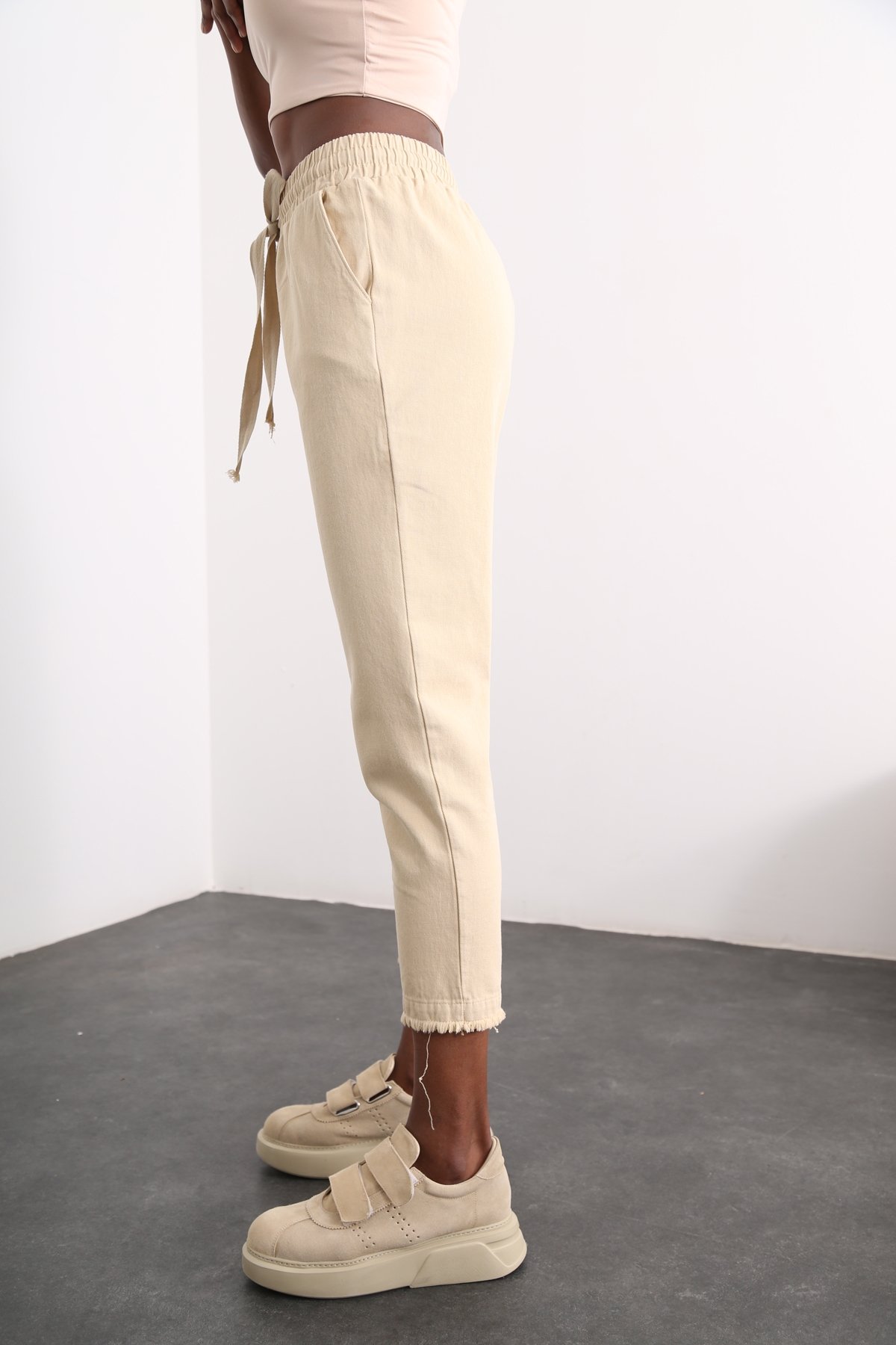 Bej Beli Lastikli Gabardin Pantolon 