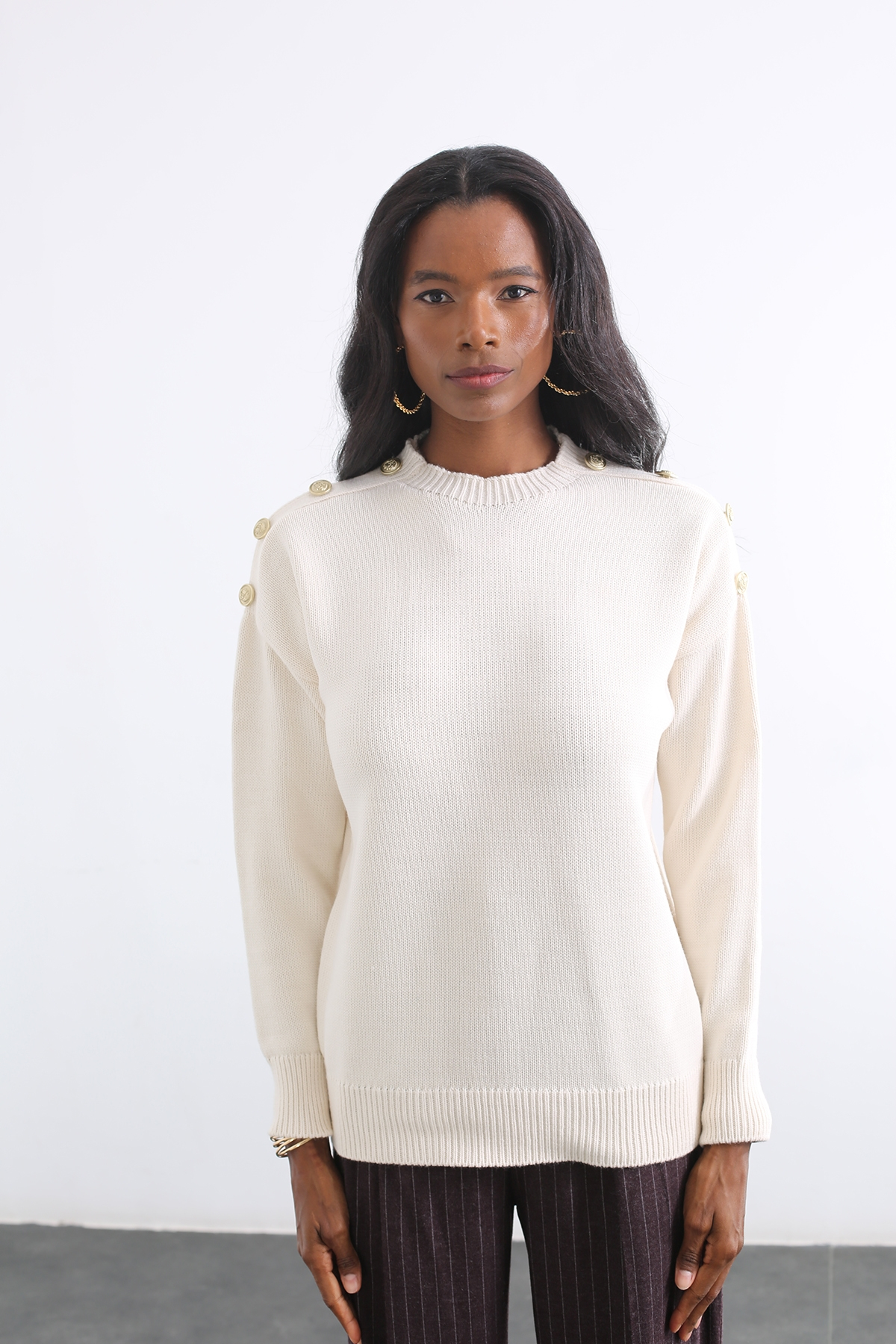 Bej Bisiklet Yaka Gold Düğme Detaylı Kazak 210311