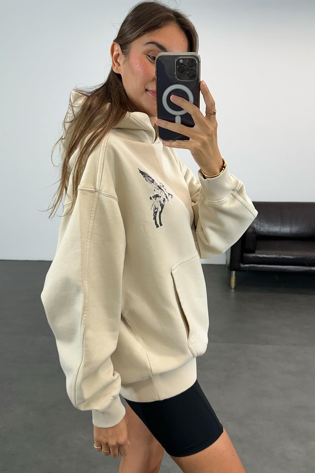 Bej Kapüşonlu Baskılı Sweatshirt 