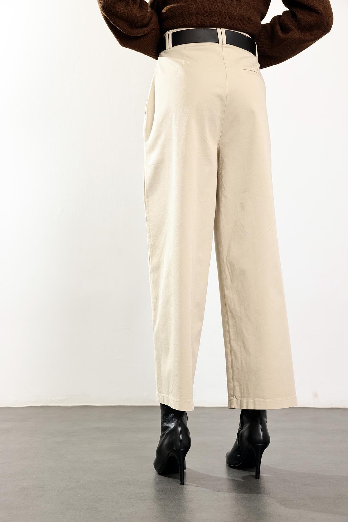 Bej Kemerli Geniş Paça Pantolon 51223