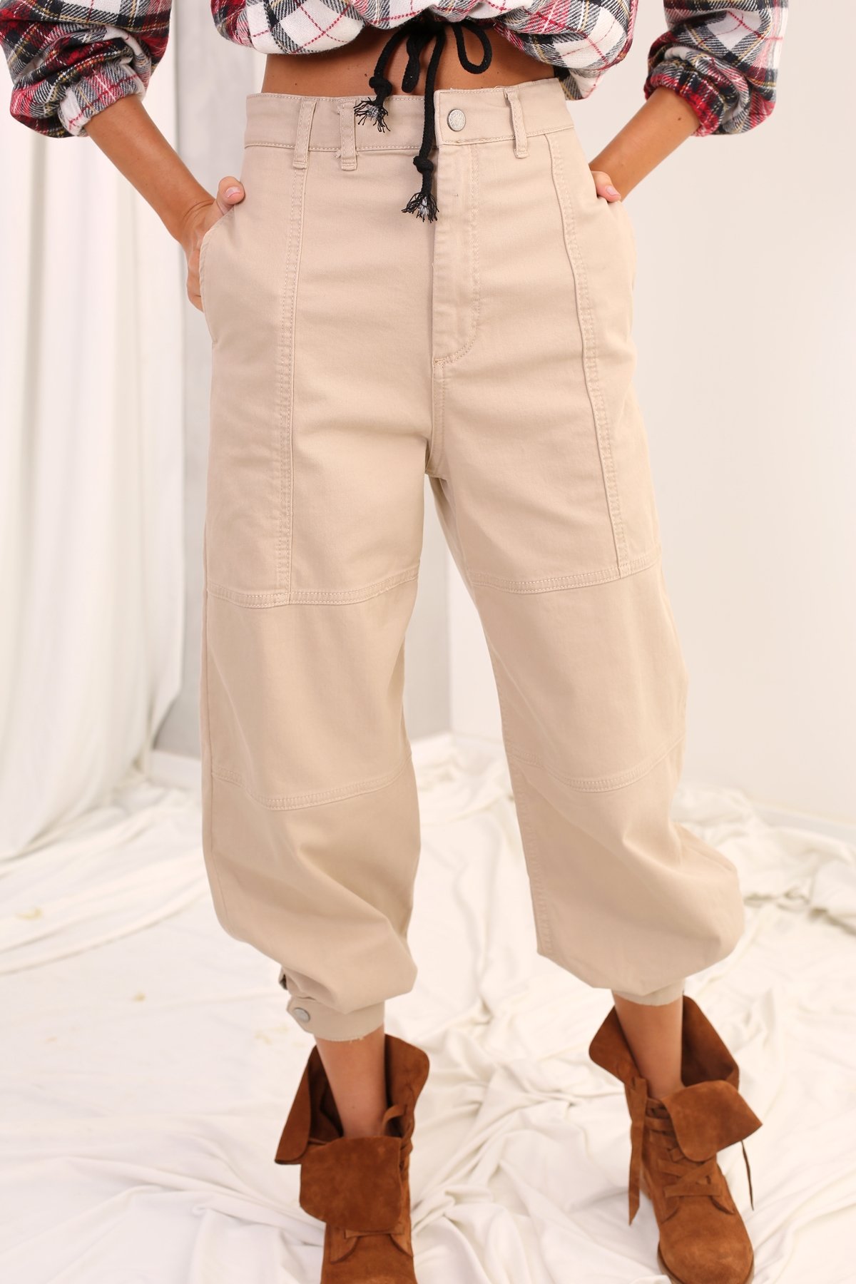 Bej Paçası Çıtçıtlı Balon Pantolon