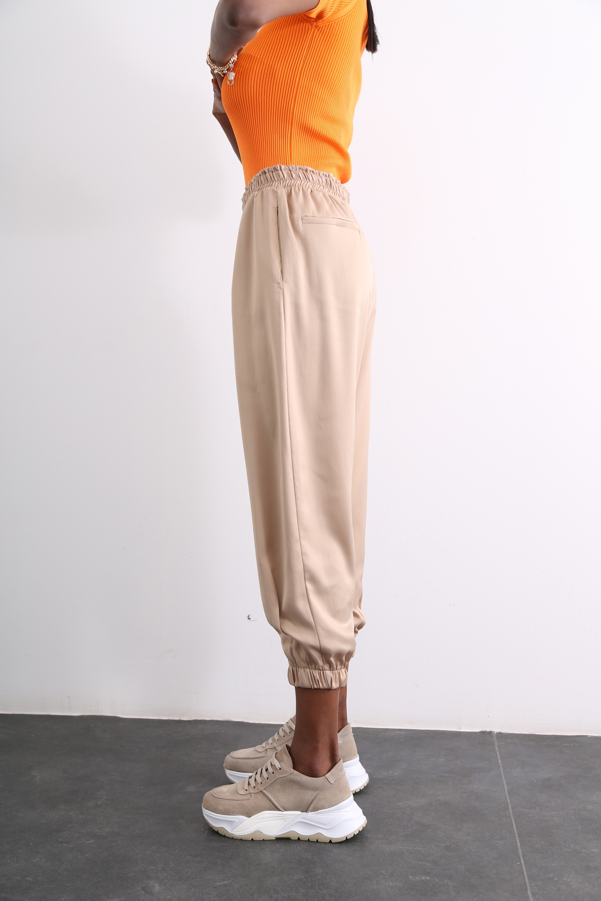 Bej Paçası Lastikli Saten Pantolon 50372