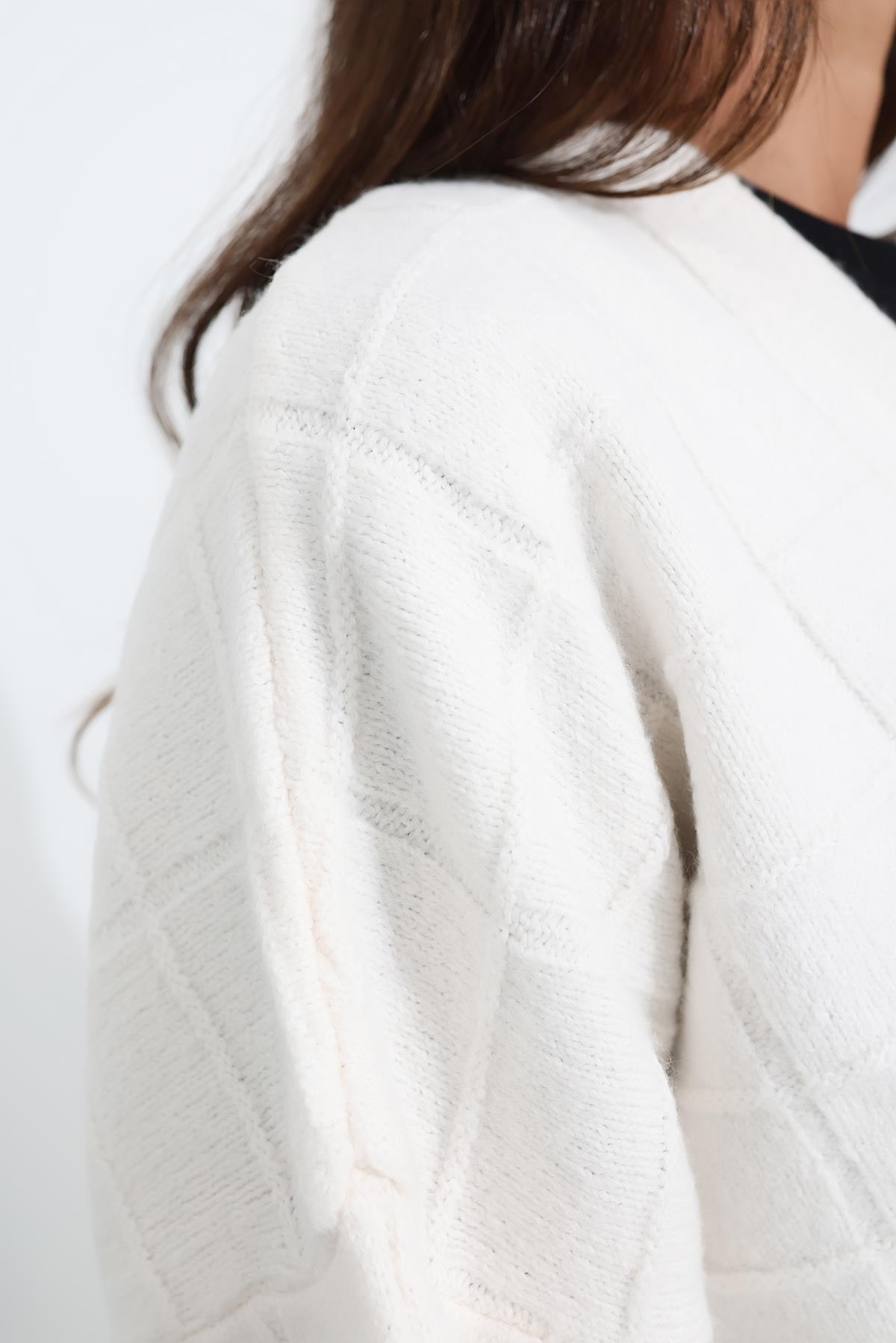 Bej V Yaka Oversize Kazak 231028