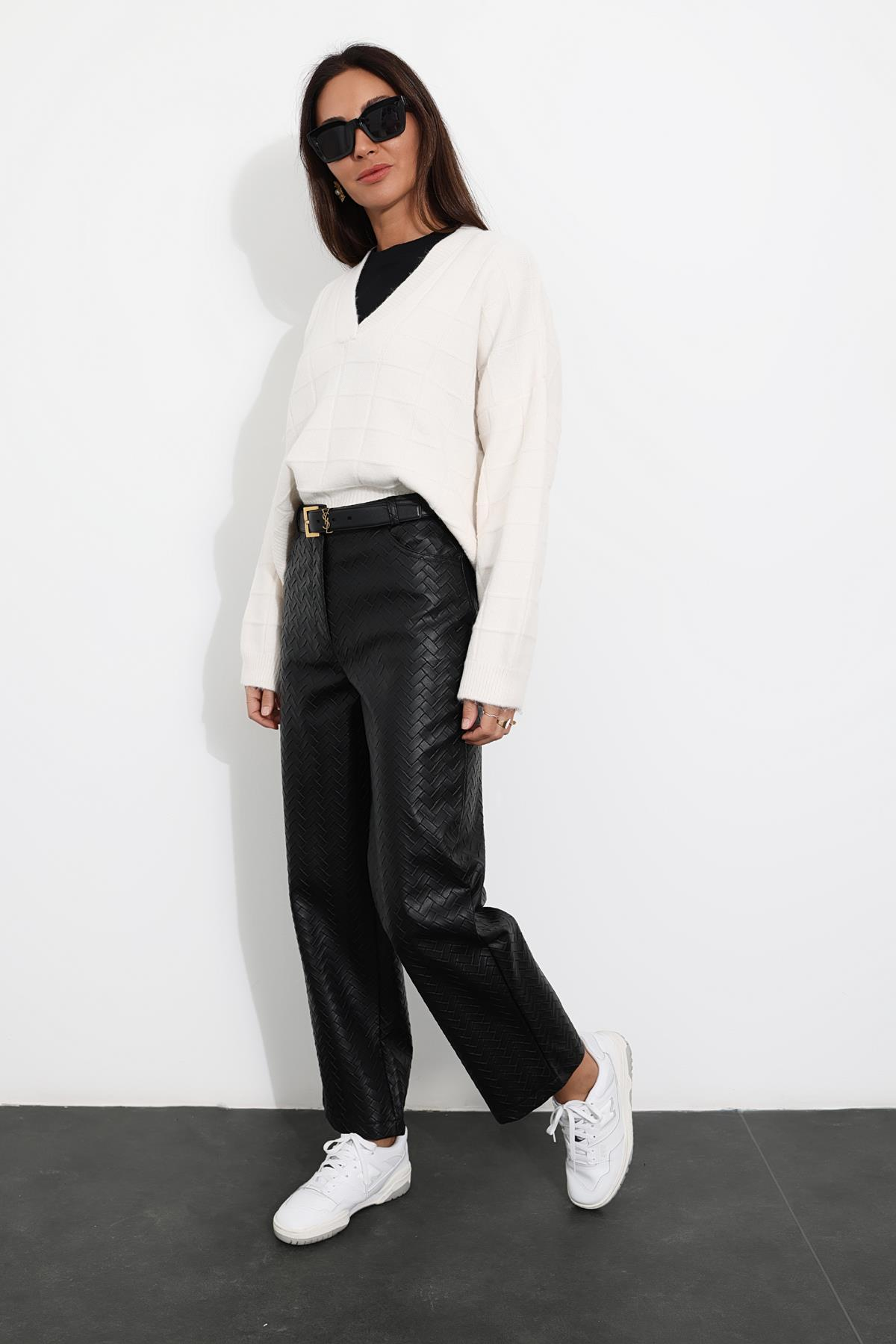 Bej V Yaka Oversize Kazak 231028