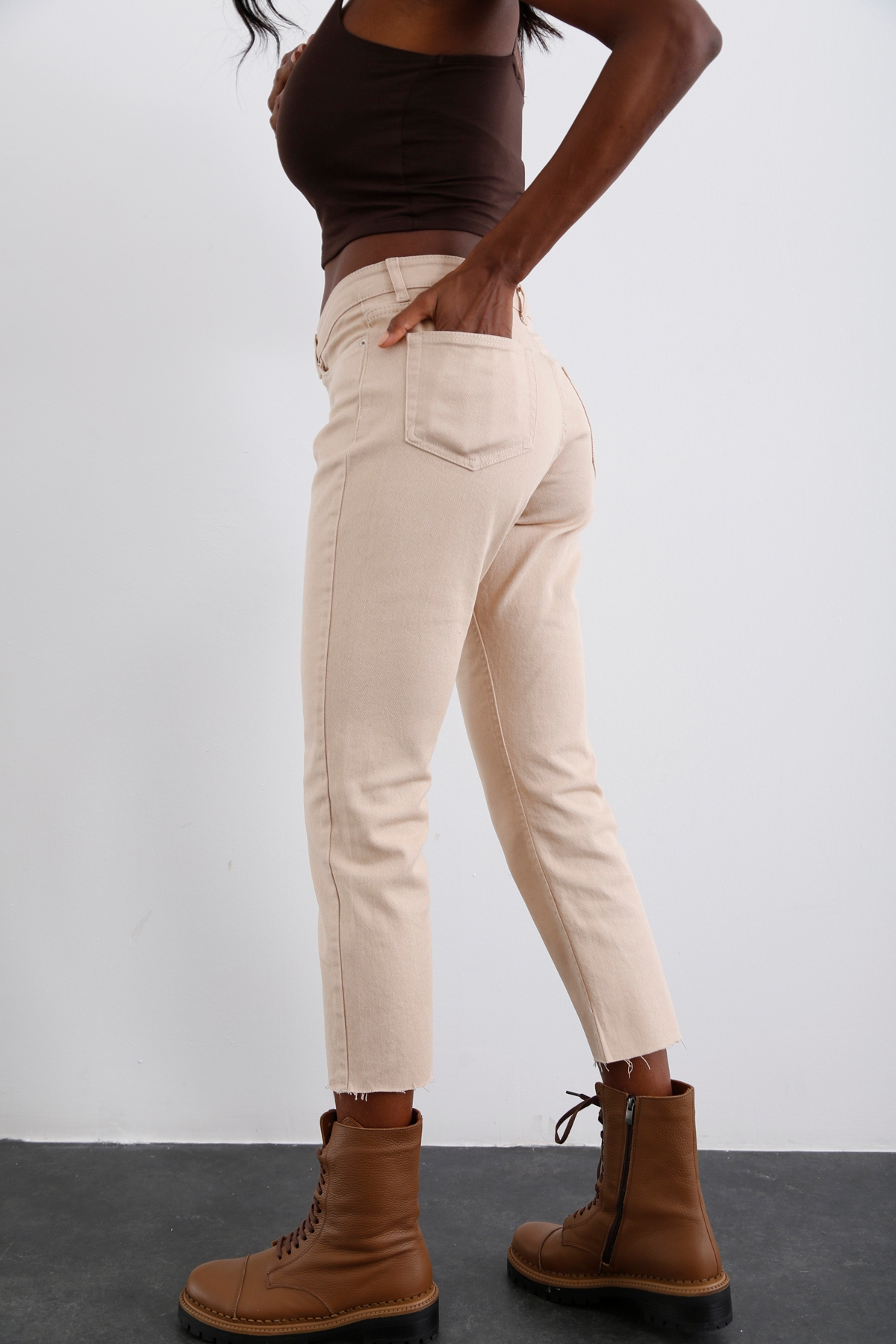 Bej Yüksek Bel Kesik Paça Boyfit Jean 