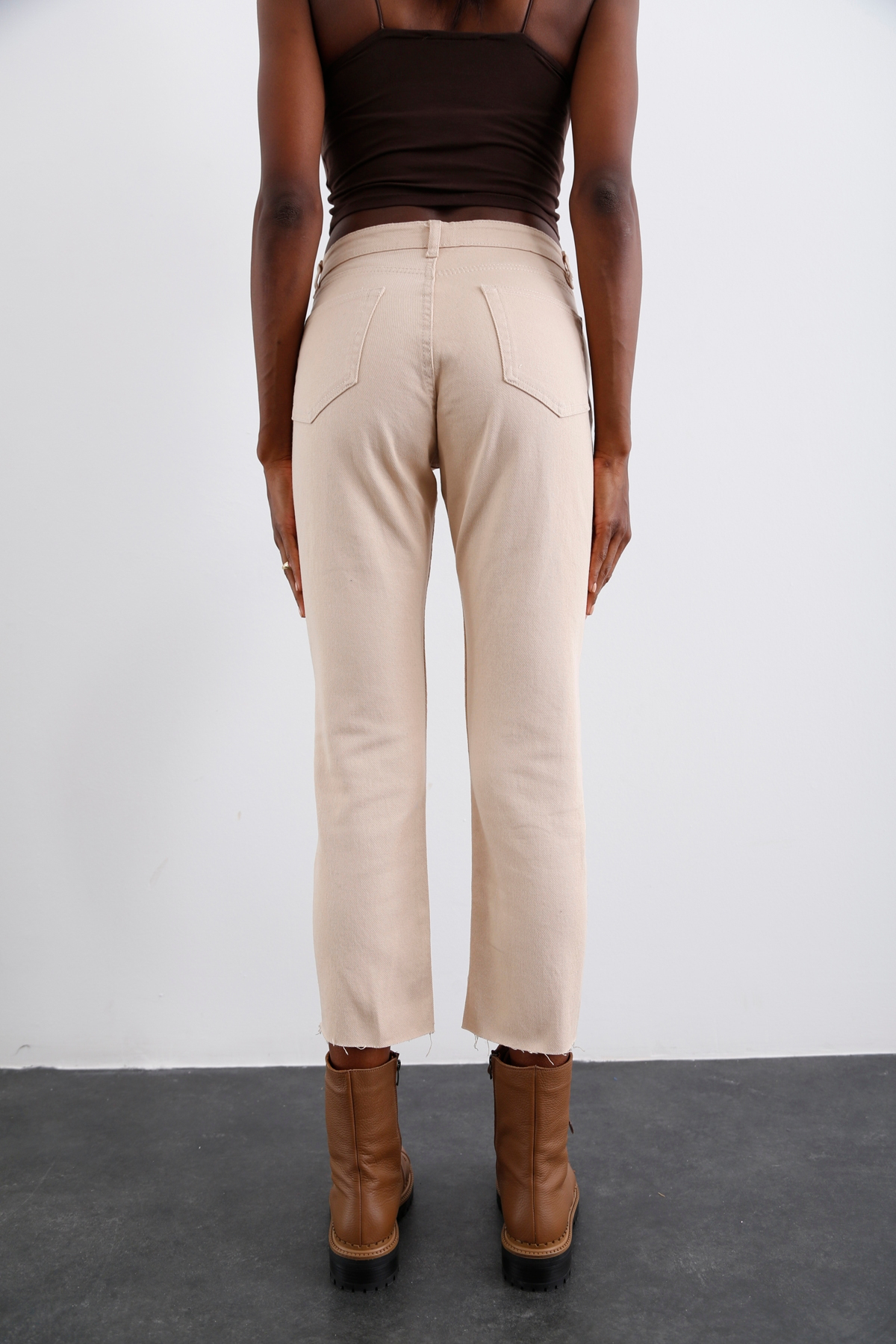 Bej Yüksek Bel Kesik Paça Boyfit Jean 